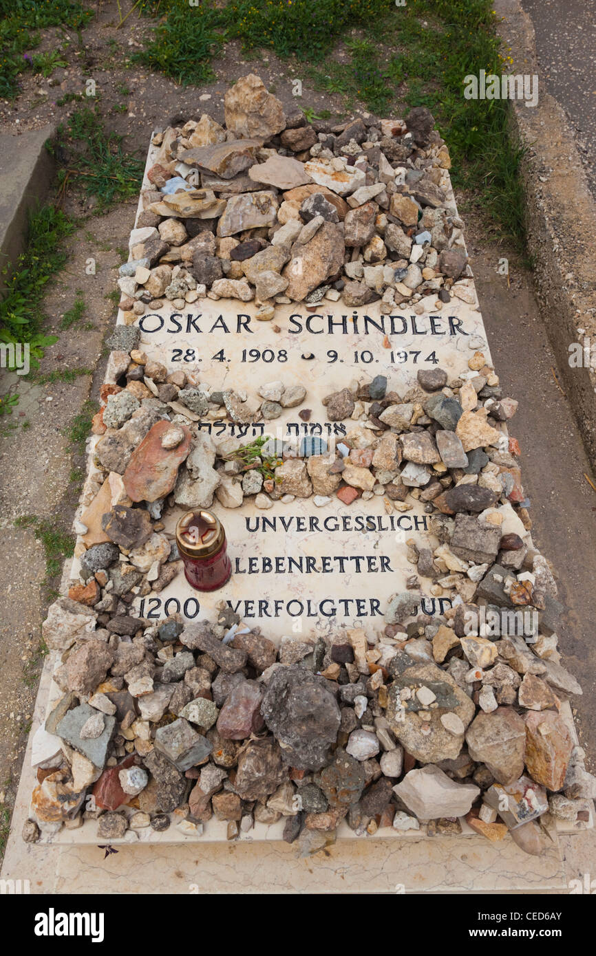 Israel, Jerusalem, Old City, Mt. Zion, gravesite of Oskar Schindler, man who saved the lives during the Holocaust, 1939-1945 Stock Photo
