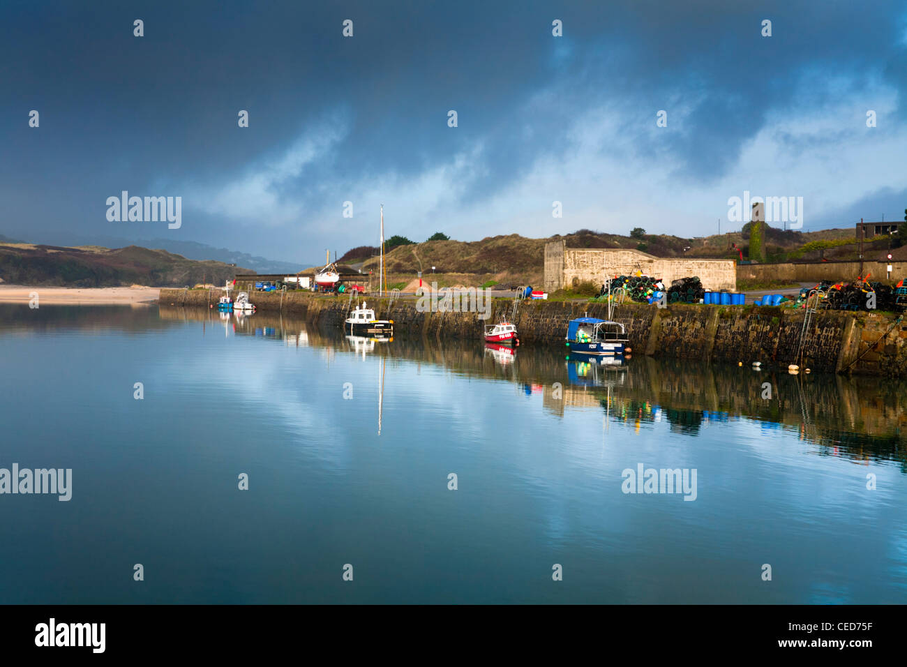 Hayle estuary at high tide hi-res stock photography and images - Alamy
