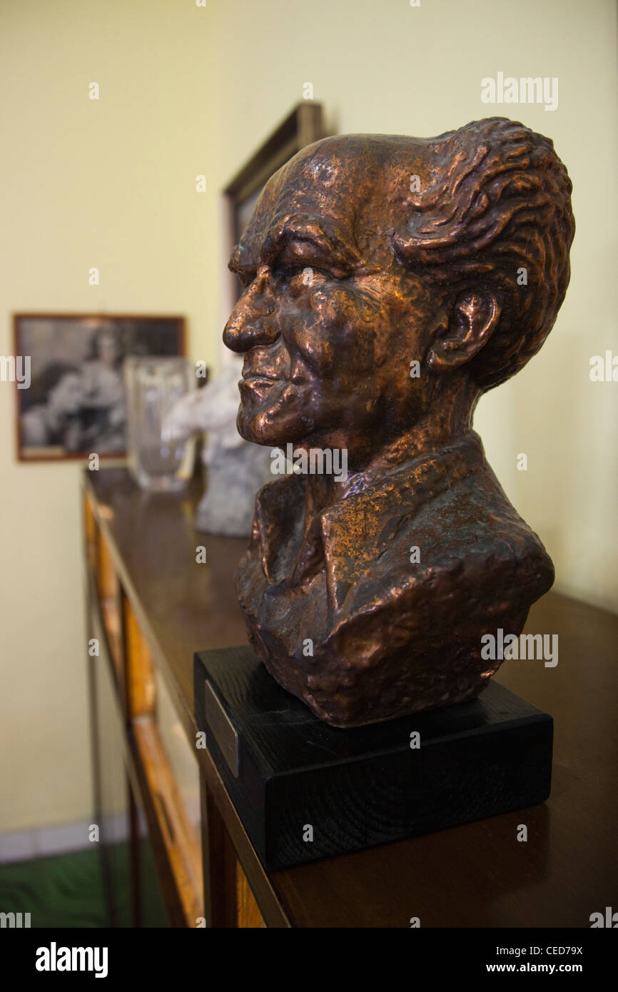 David ben gurion statue hi-res stock photography and images - Alamy
