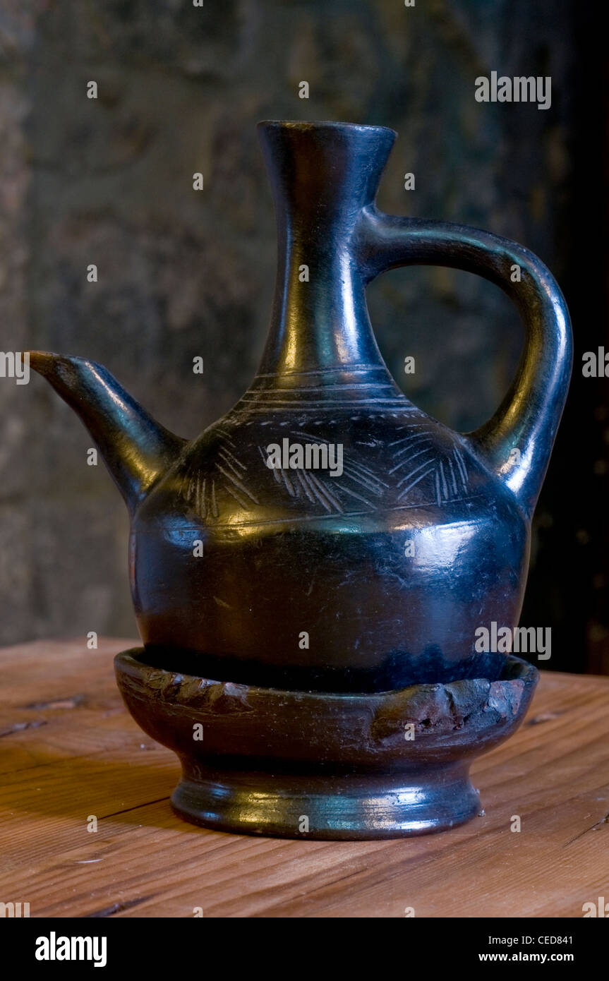 Ethiopian water jug stand hires stock photography and images Alamy