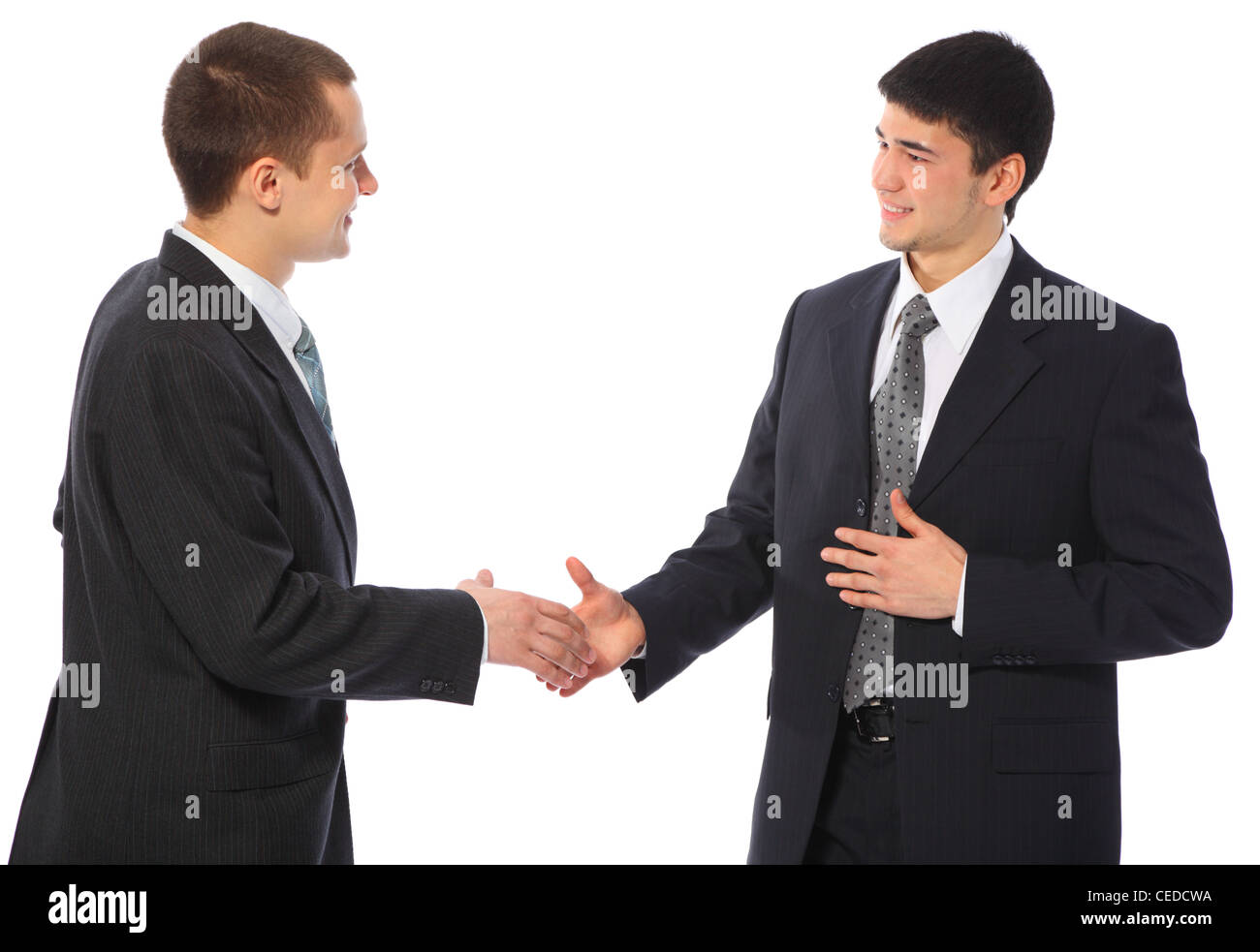 Встречал приветствовать. Люди здороваются. Люди пожимают друг другу руки. Мужчины пожимают руки. Мужчины здороваются.