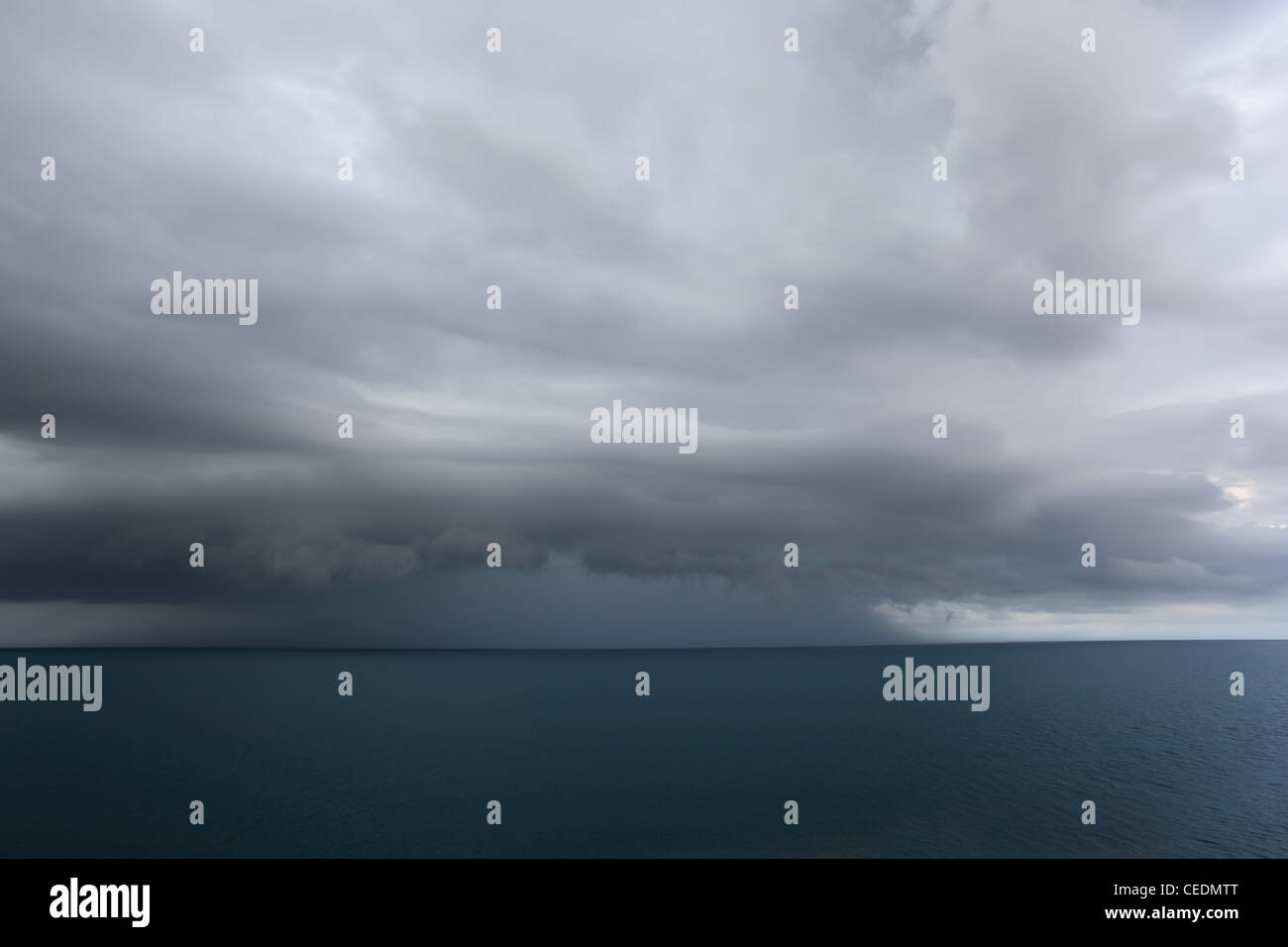 Dark sea rough clouds hi-res stock photography and images - Alamy