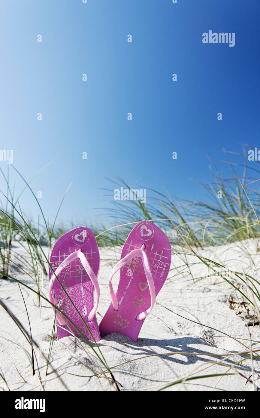 Flip flops in the sand dunes Stock Photo - Alamy