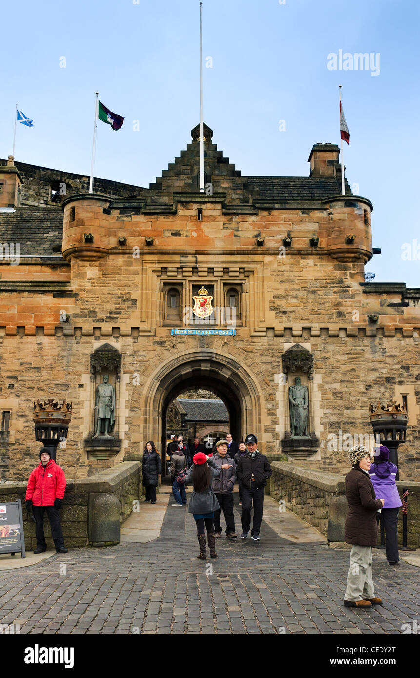 Tourists at Edinburgh Castle entrance Stock Photo