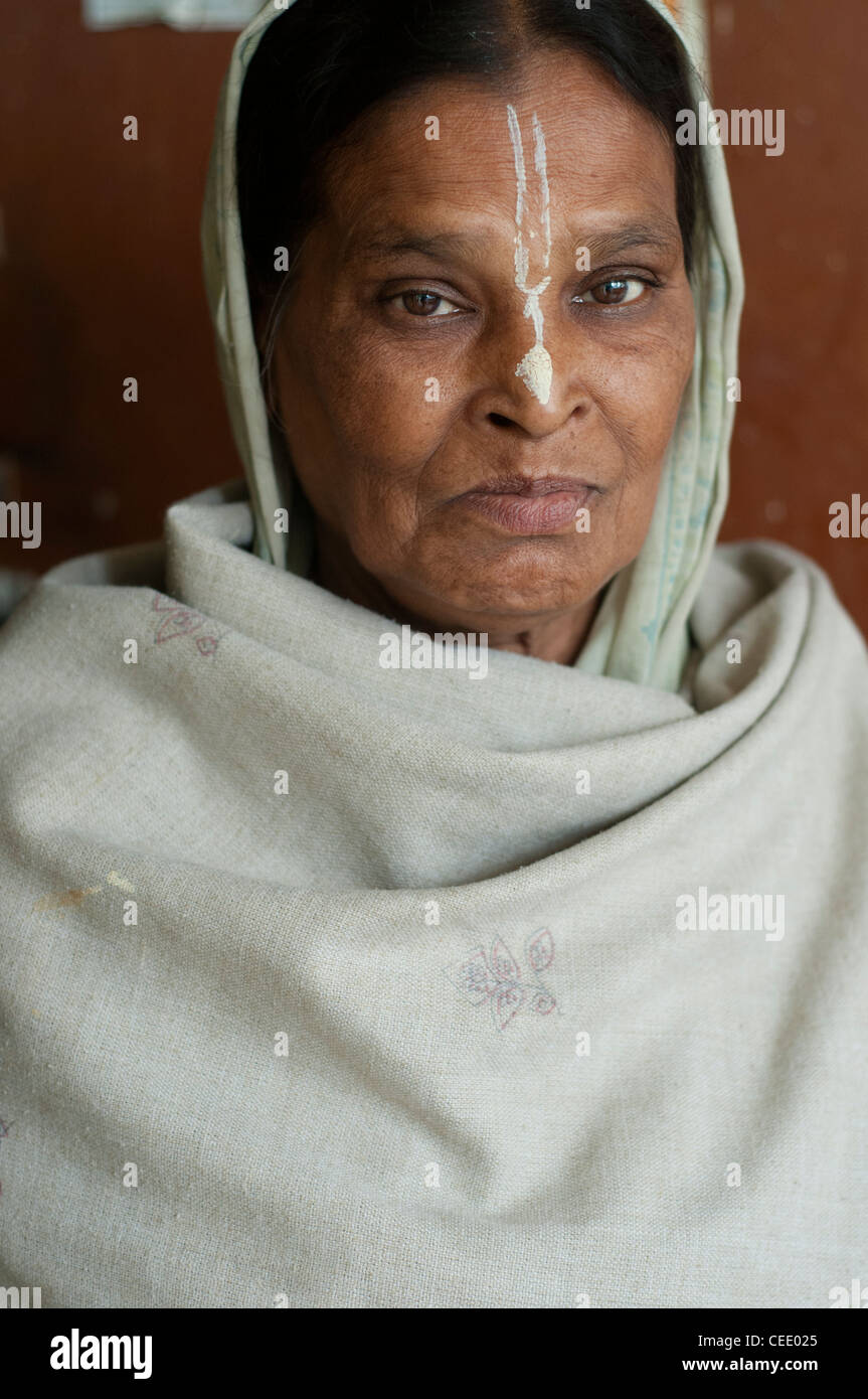 Portrait older indian woman serious hi-res stock photography and images ...