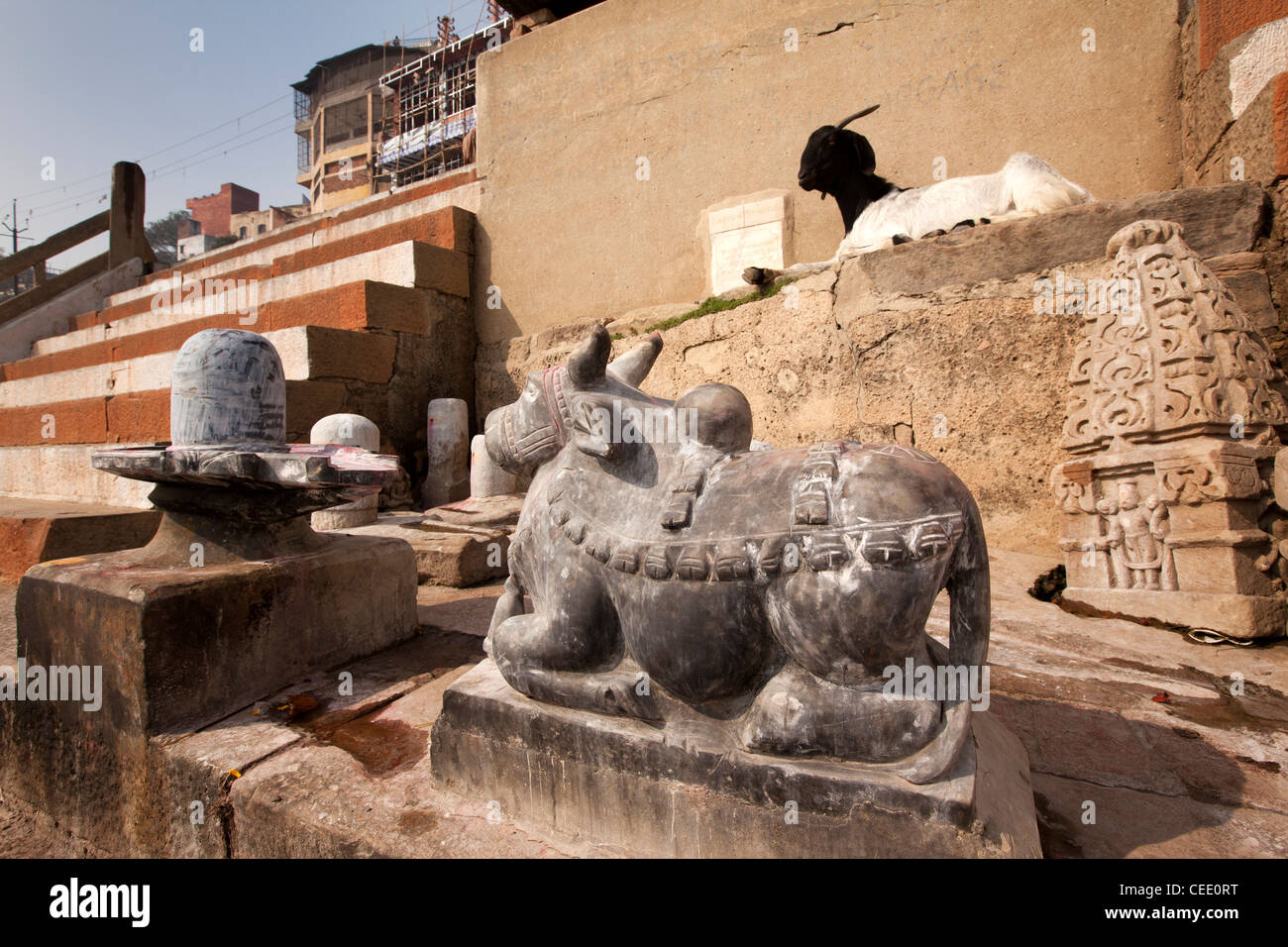 India, Uttar Pradesh, Varanasi, Assi Ghat, Shiva Lingam and Nandi bull in small riverside shrine Stock Photo