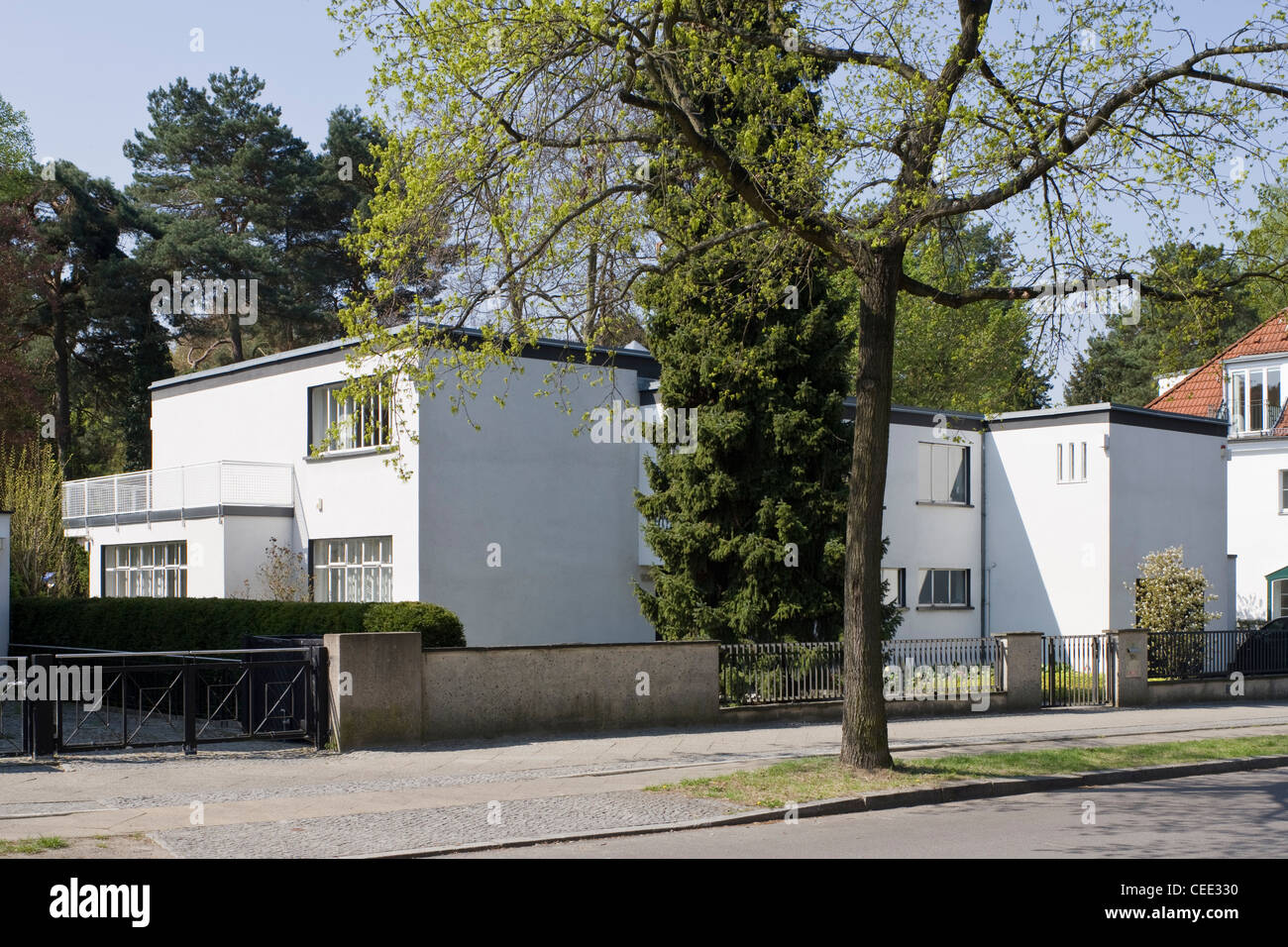 BerlinZehlendorf, Haus Perls, 1911 von Mies van der Rohe erbaut Stock Photo Alamy BerlinZehlendorf, Haus Perls, 1911 von Mies van der Rohe erbaut Stock Photo Alamy