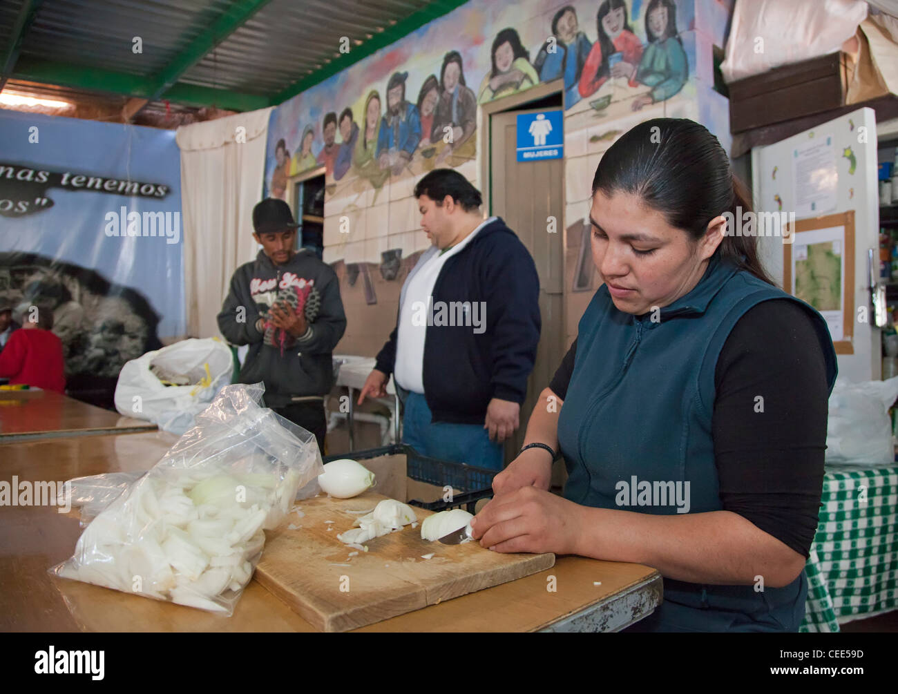 Volunteers prepare meals at the Assistance Center for Deported Migrants Stock Photo