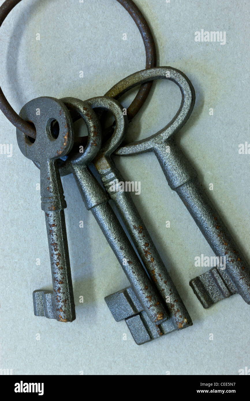 Five Large Antique Skeleton Keys Vintage Key Lot Silver 