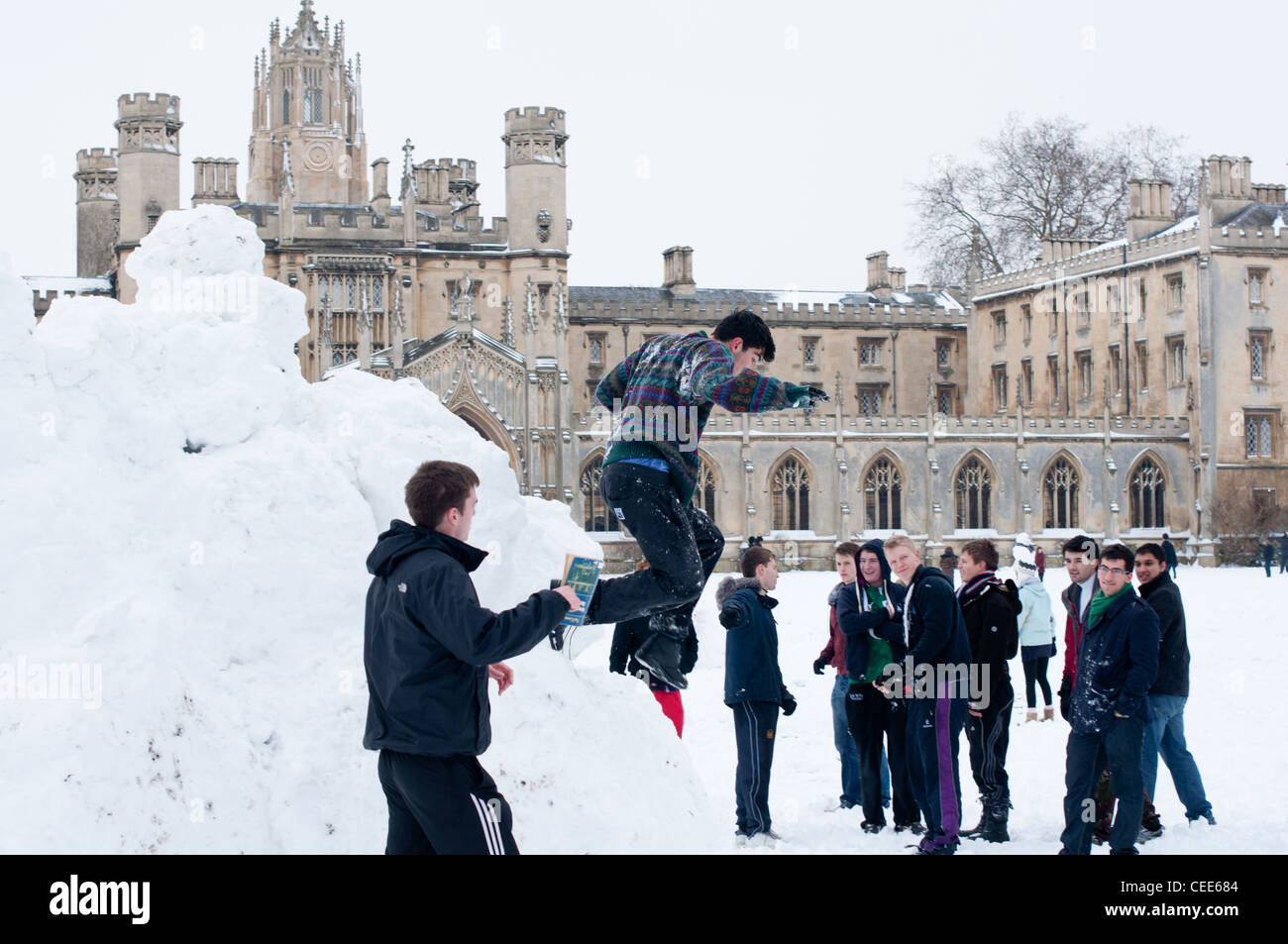 Cambridge students enjoy the snow at St Johns College, Cambridge, England. Stock Photo