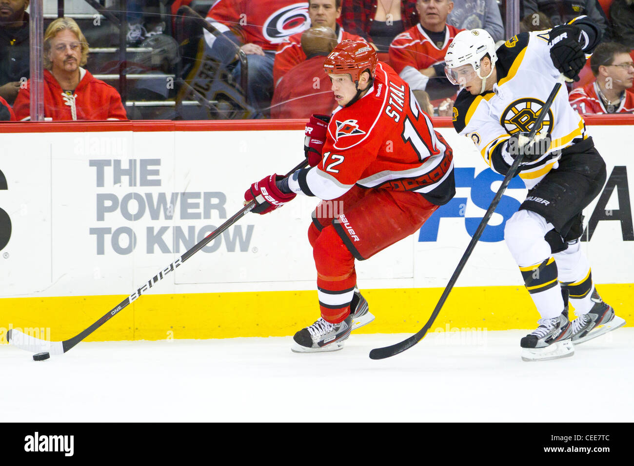 Carolina Hurricane Eric Staal, Boston Bruin David Krejci - Carolina Hurricanes defeat the Boston Bruins 4-2 in an NHL game Stock Photo