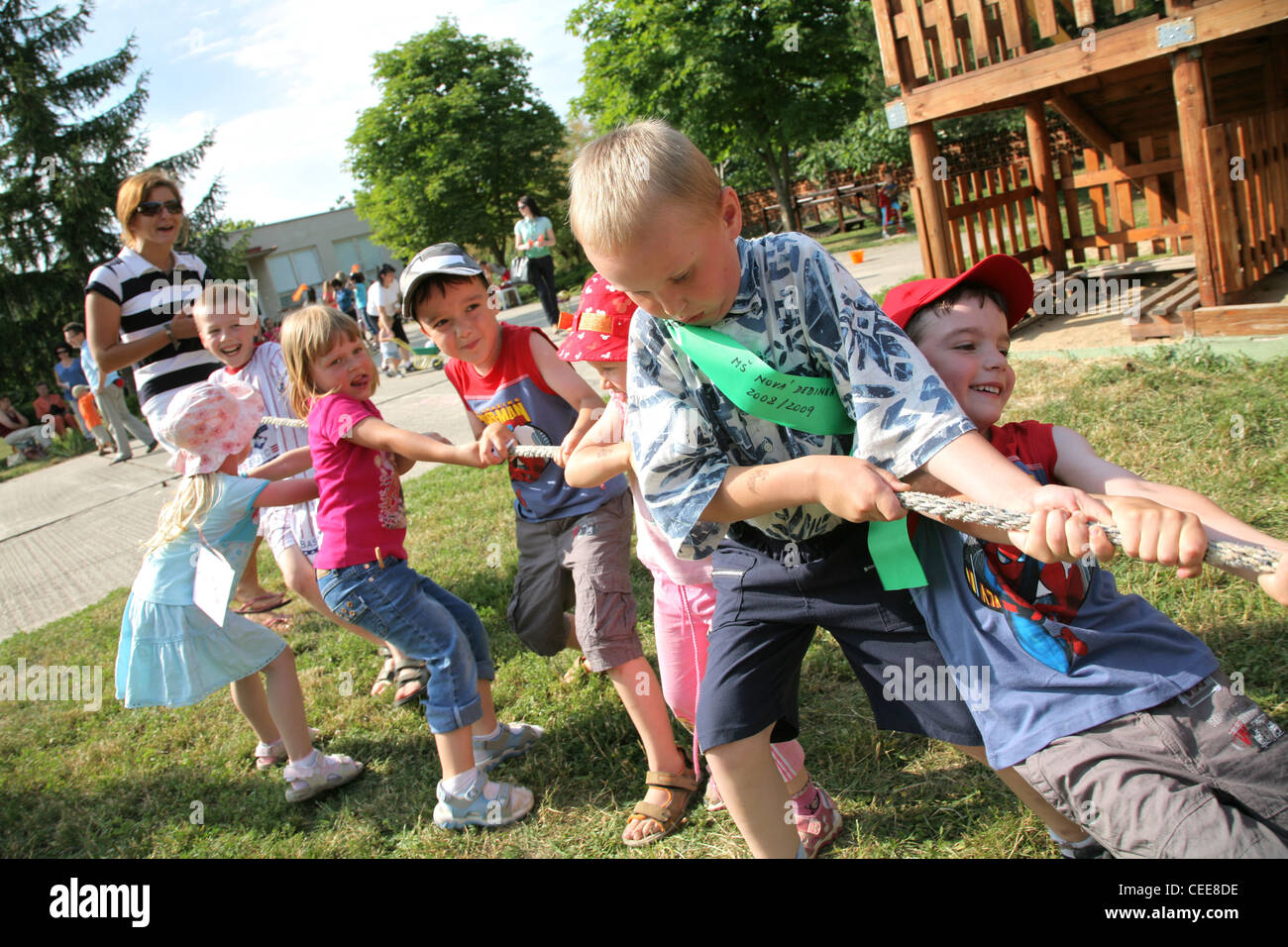 Pull The Rope Game High Resolution Stock Photography and Images Alamy