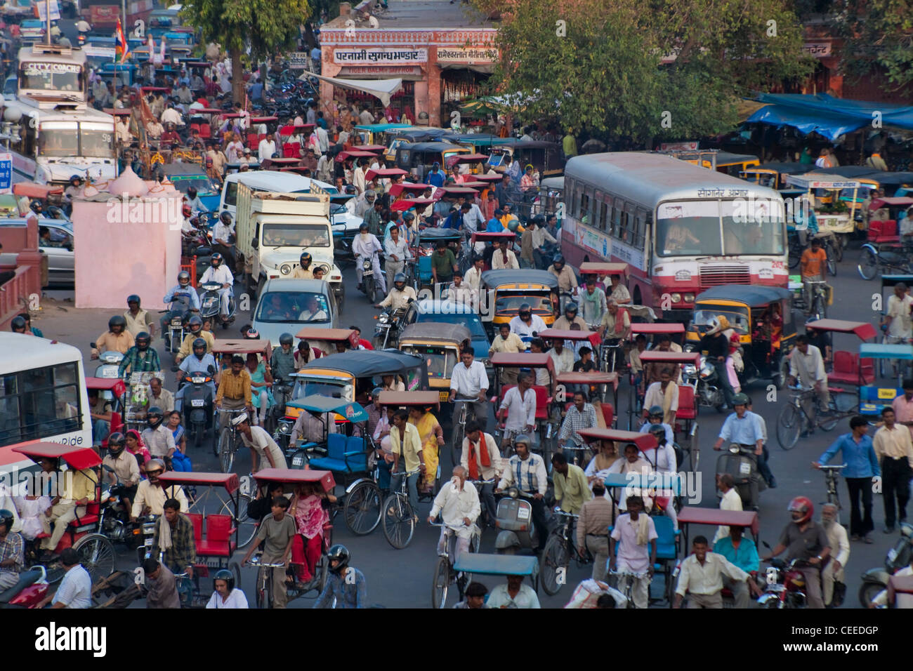 Busy traffic during rush hour in the old town, Jaipur, Rajasthan, India Stock Photo