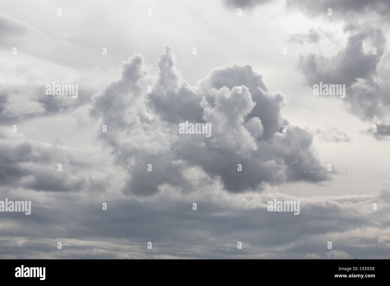 Overcast sky background hi-res stock photography and images - Alamy