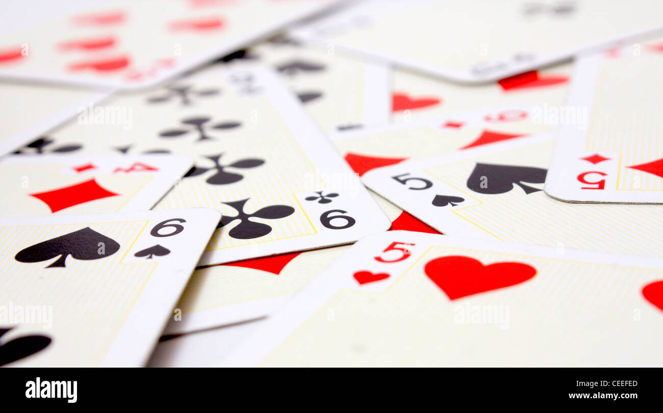 Playing cards wallpaper hires stock photography and images Alamy