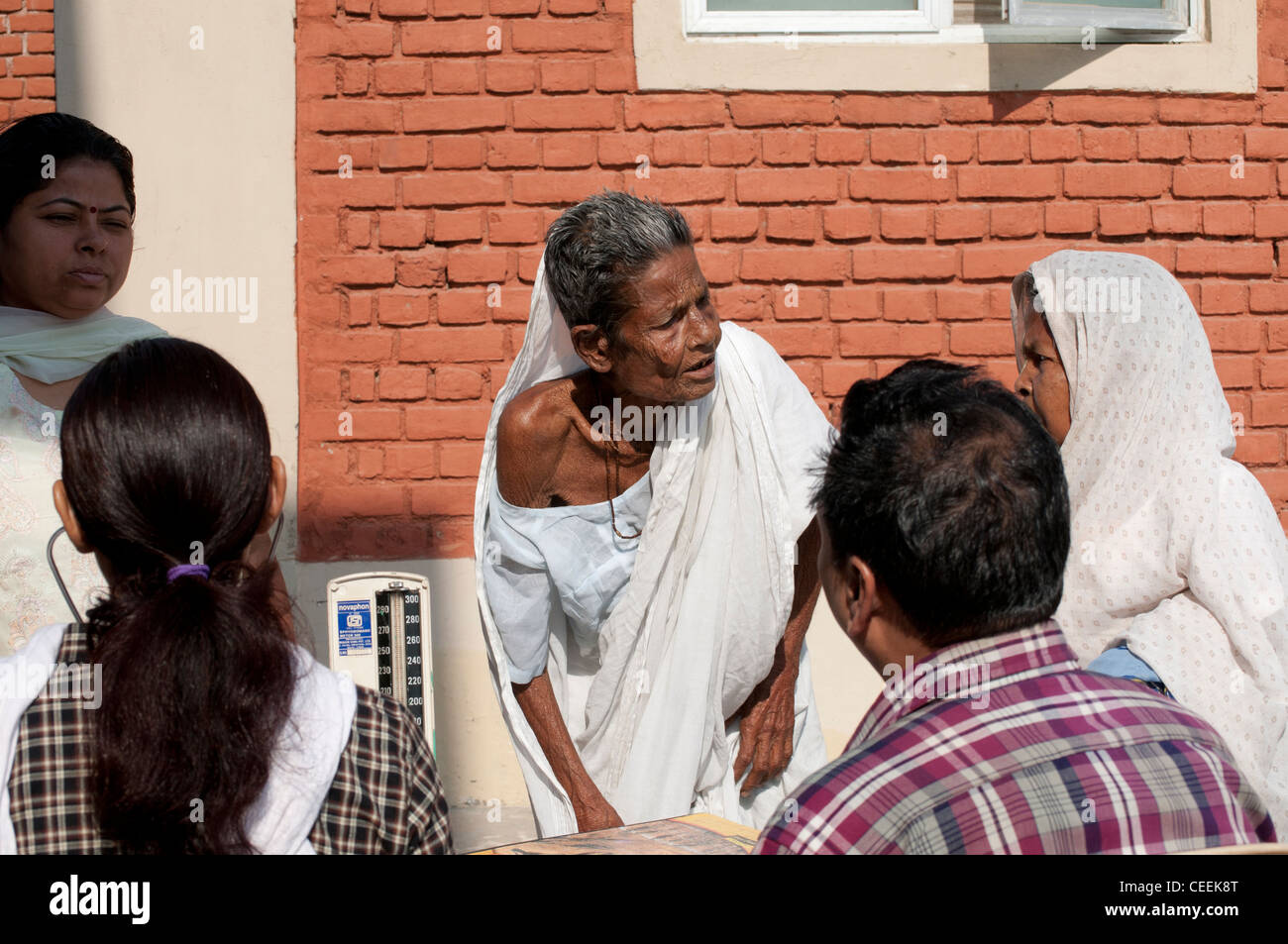 Doctor's visit, Ma Dham Ashram, run by NGO Guild of Service, Vrindavan, Uttar Pradesh, India Stock Photo