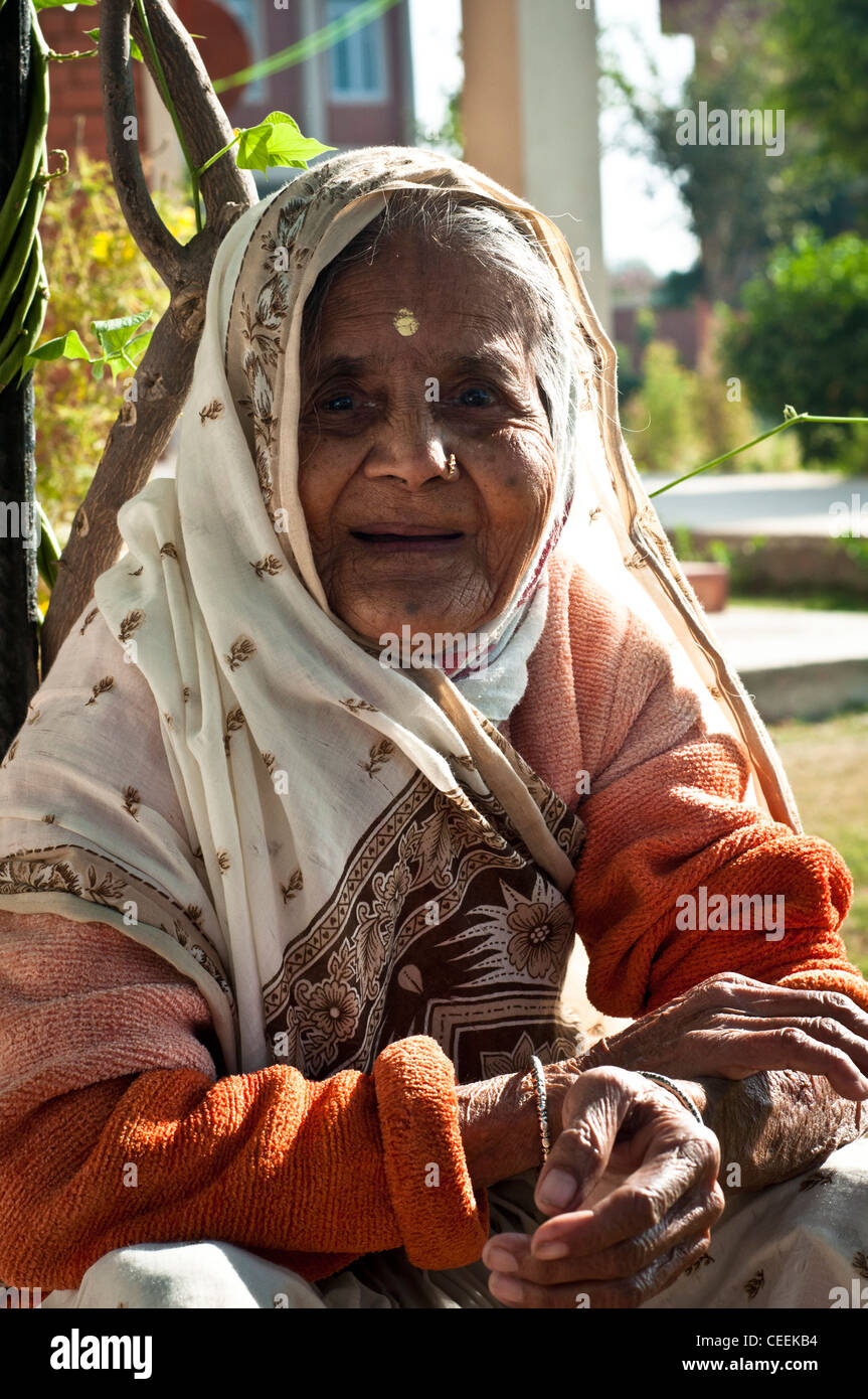 Widow, Ma Dham Ashram, run by NGO Guild of Service, Vrindavan, Uttar Pradesh, India Stock Photo