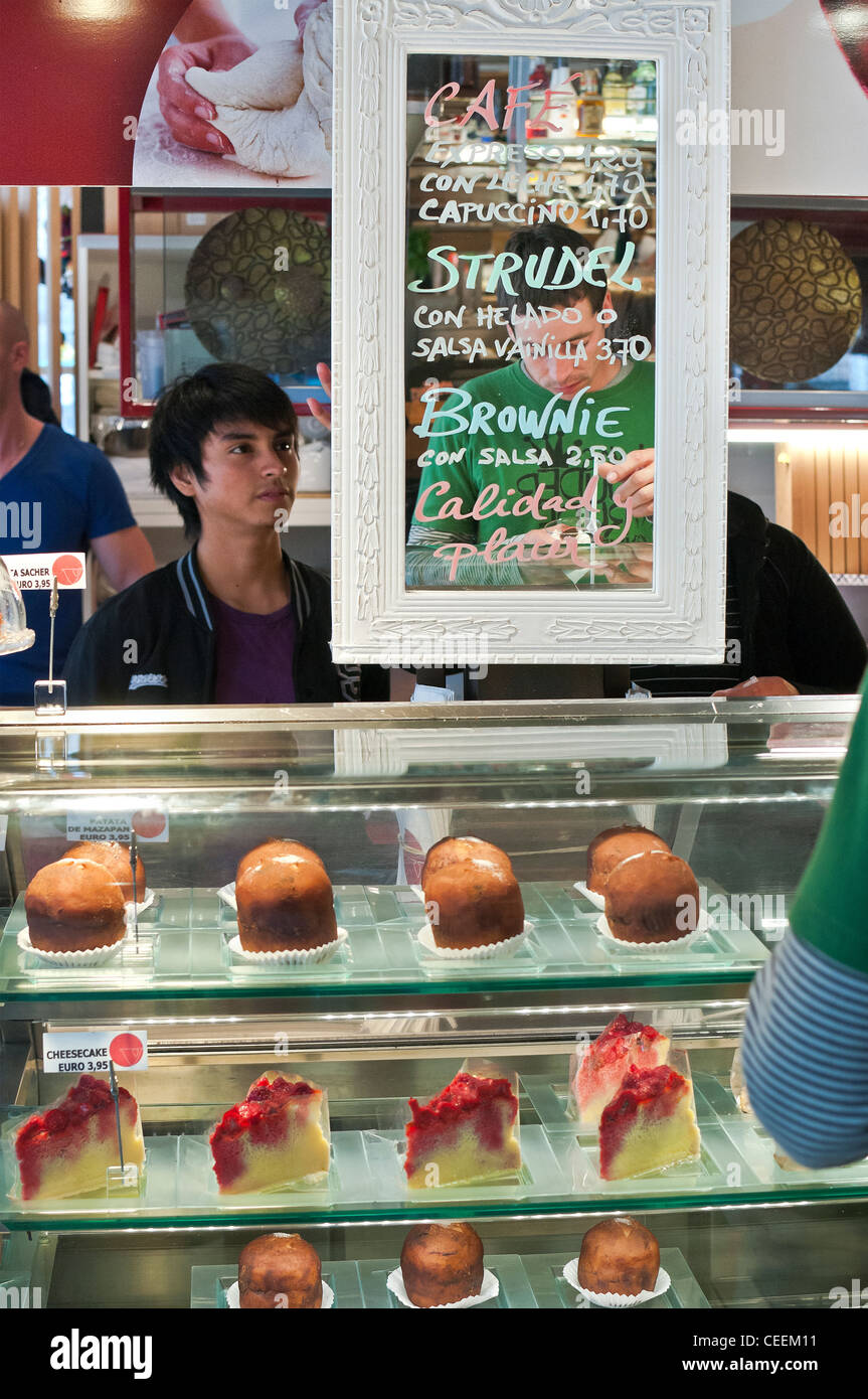 Cafe serving cakes in mercado hires stock photography and images Alamy