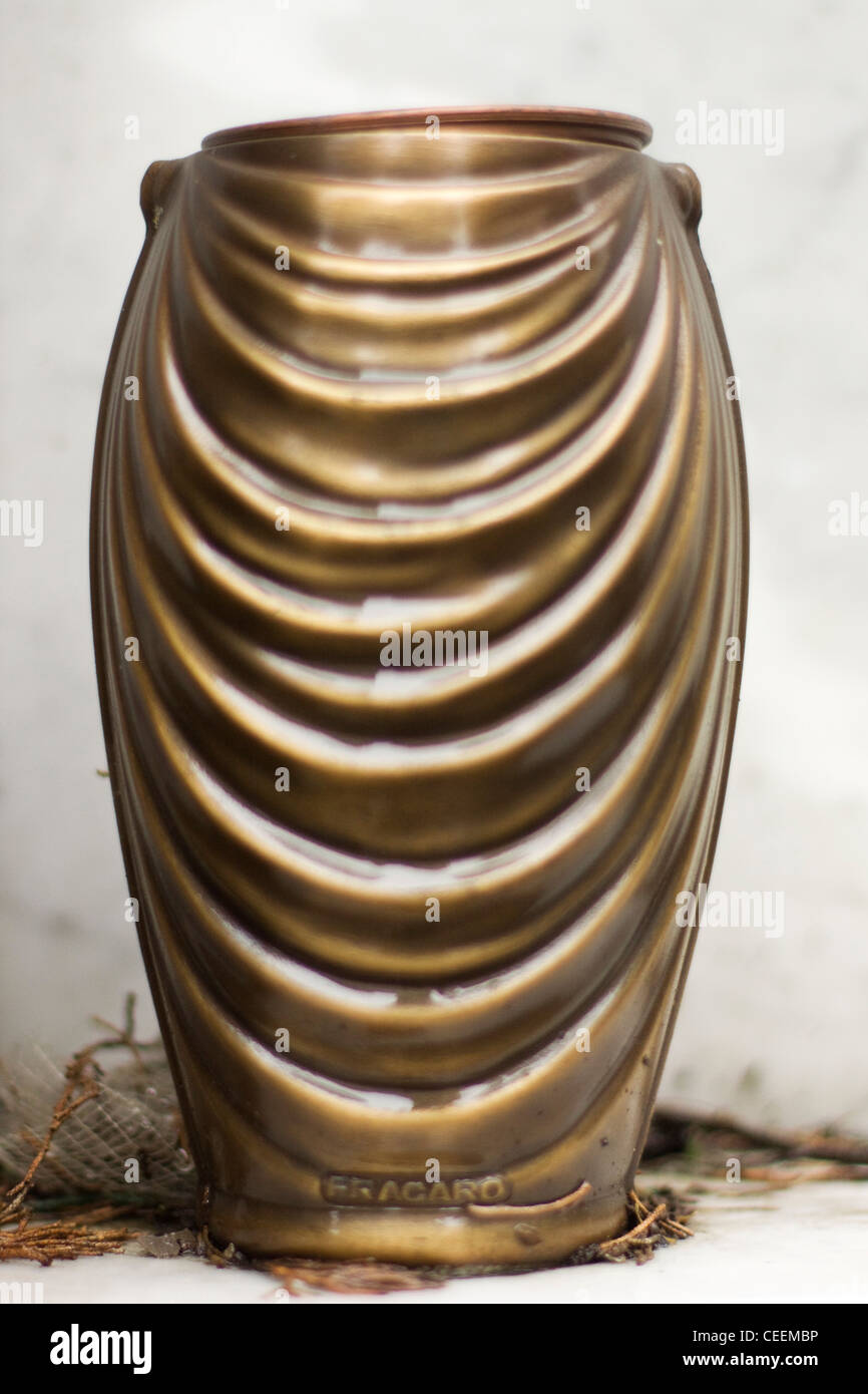 Golden urn hi-res stock photography and images - Alamy
