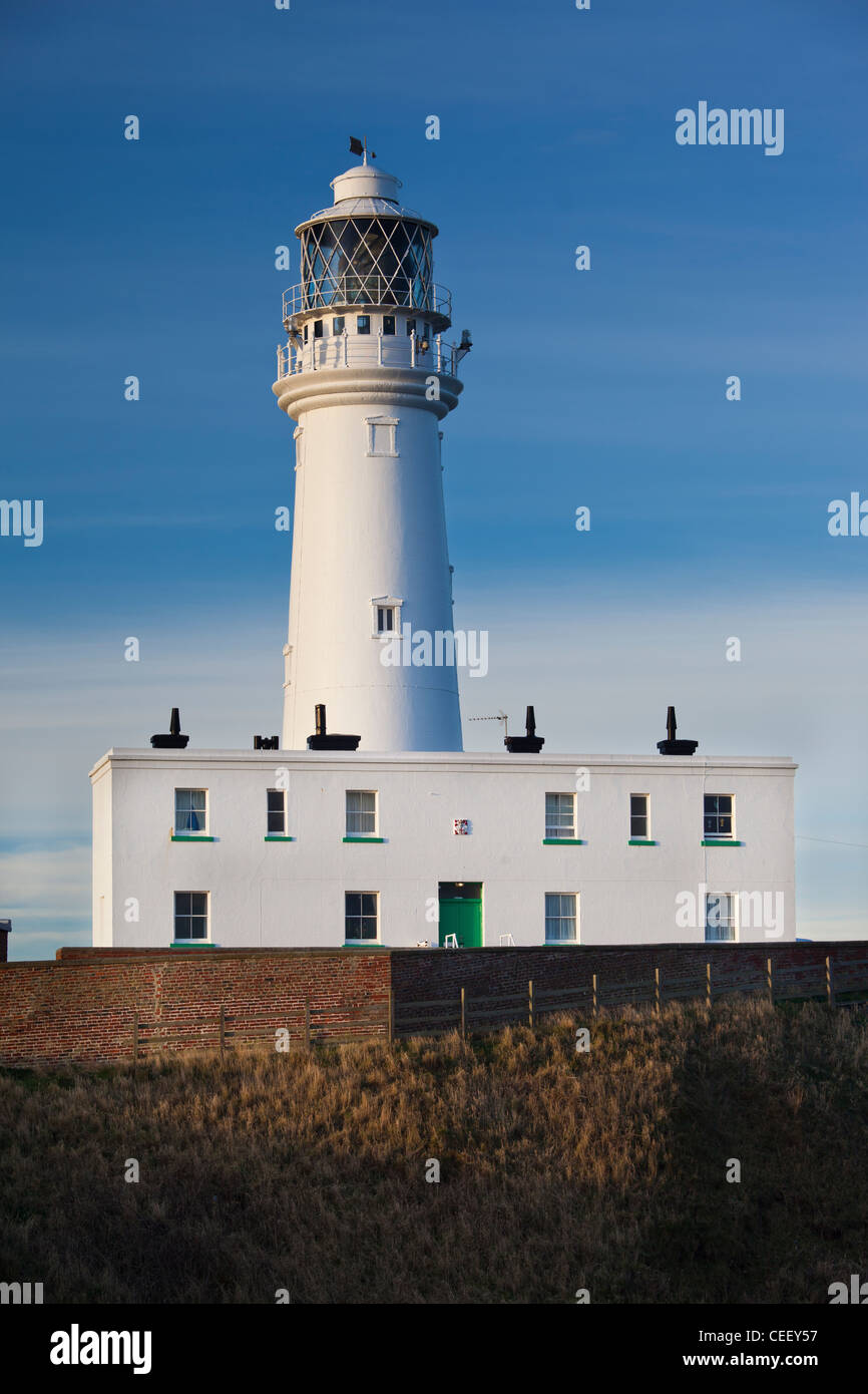 Flamborough Lighthouse which overlooks Selwick Bay and The North Sea at Flamborough Head, East Yorkshire. Stock Photo