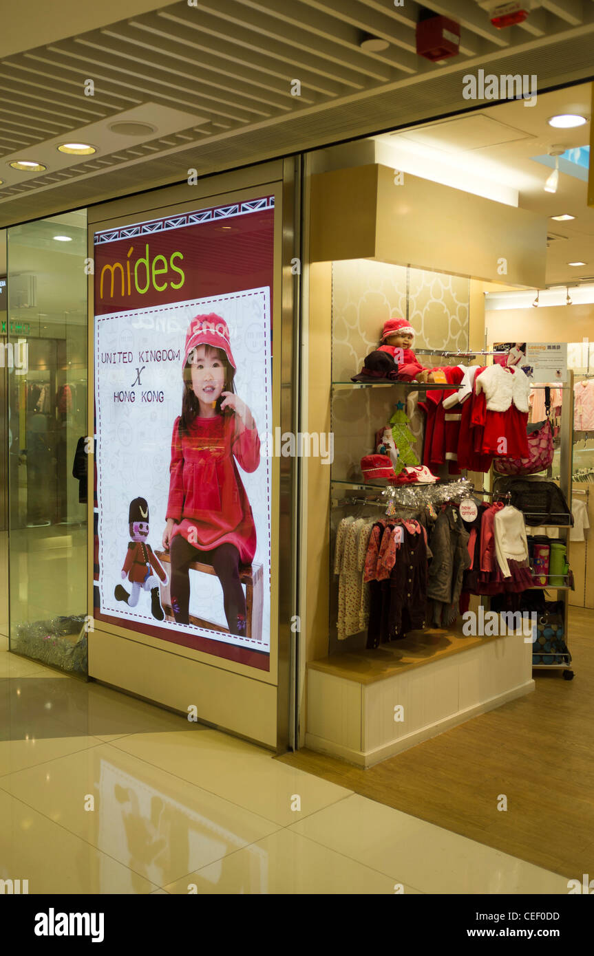 dh  CAUSEWAY BAY HONG KONG Chinese mides childrens cloth shop Windsor House Shopping Centre Stock Photo