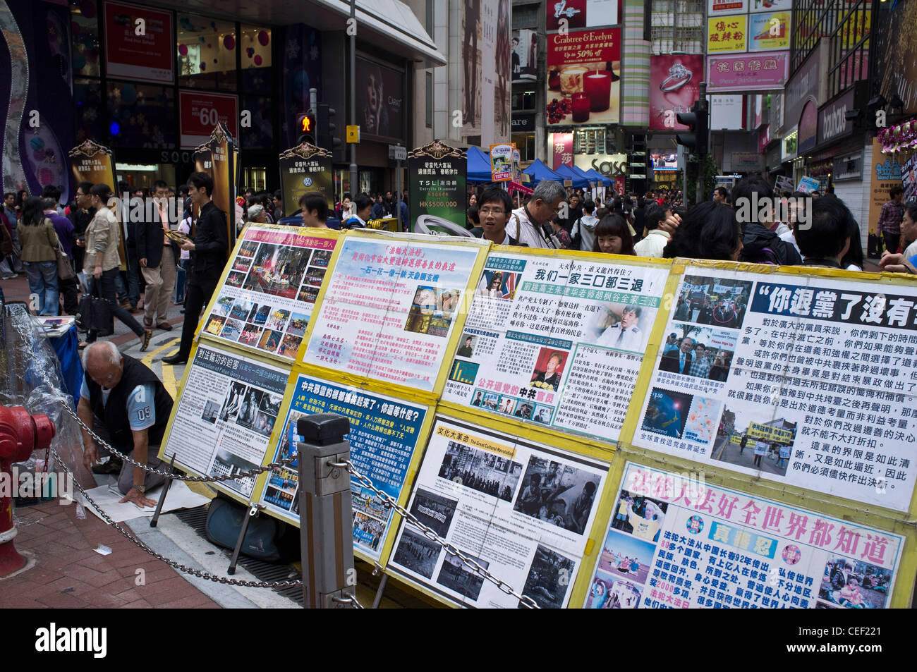 dh street CAUSEWAY BAY HONG KONG Chinese human rights protesting china story boards Stock Photo