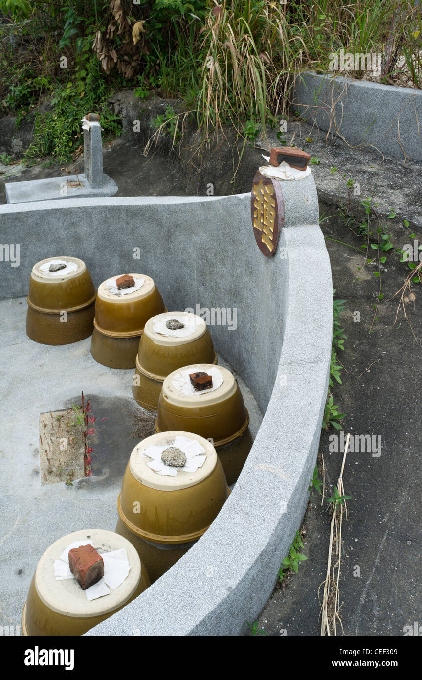 dh  PENG CHAU ISLAND HONG KONG Chinese funeral grave with Hell bank notes money joss paper china feng shui Stock Photo