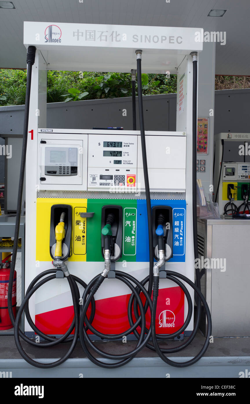 dh  TRANSPORT HONG KONG Chinese Sinopec diesel petrol pump gas station Stock Photo