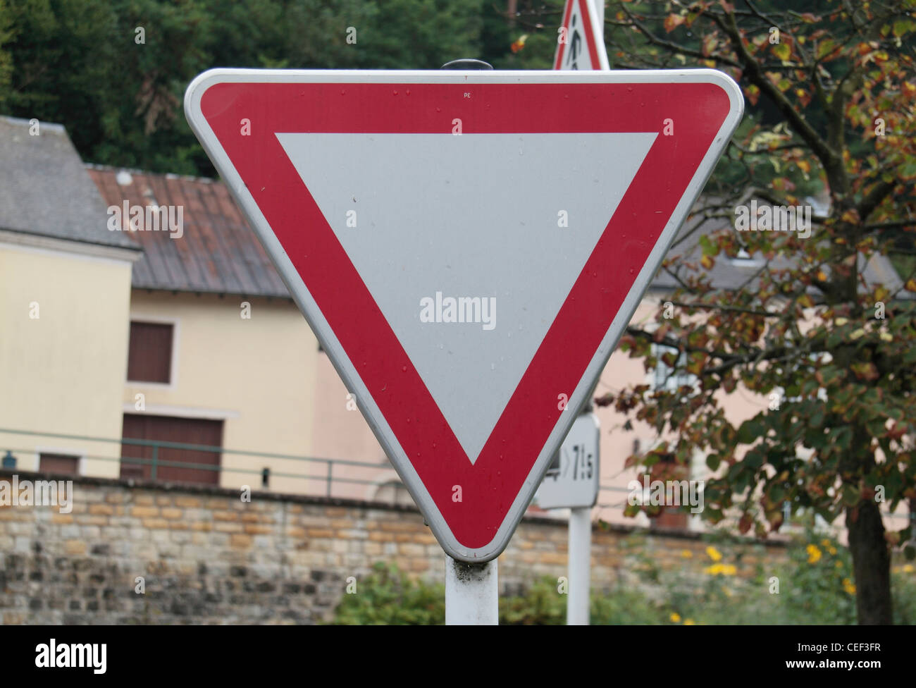 Yield Sign Blank High Resolution Stock Photography And Images Alamy