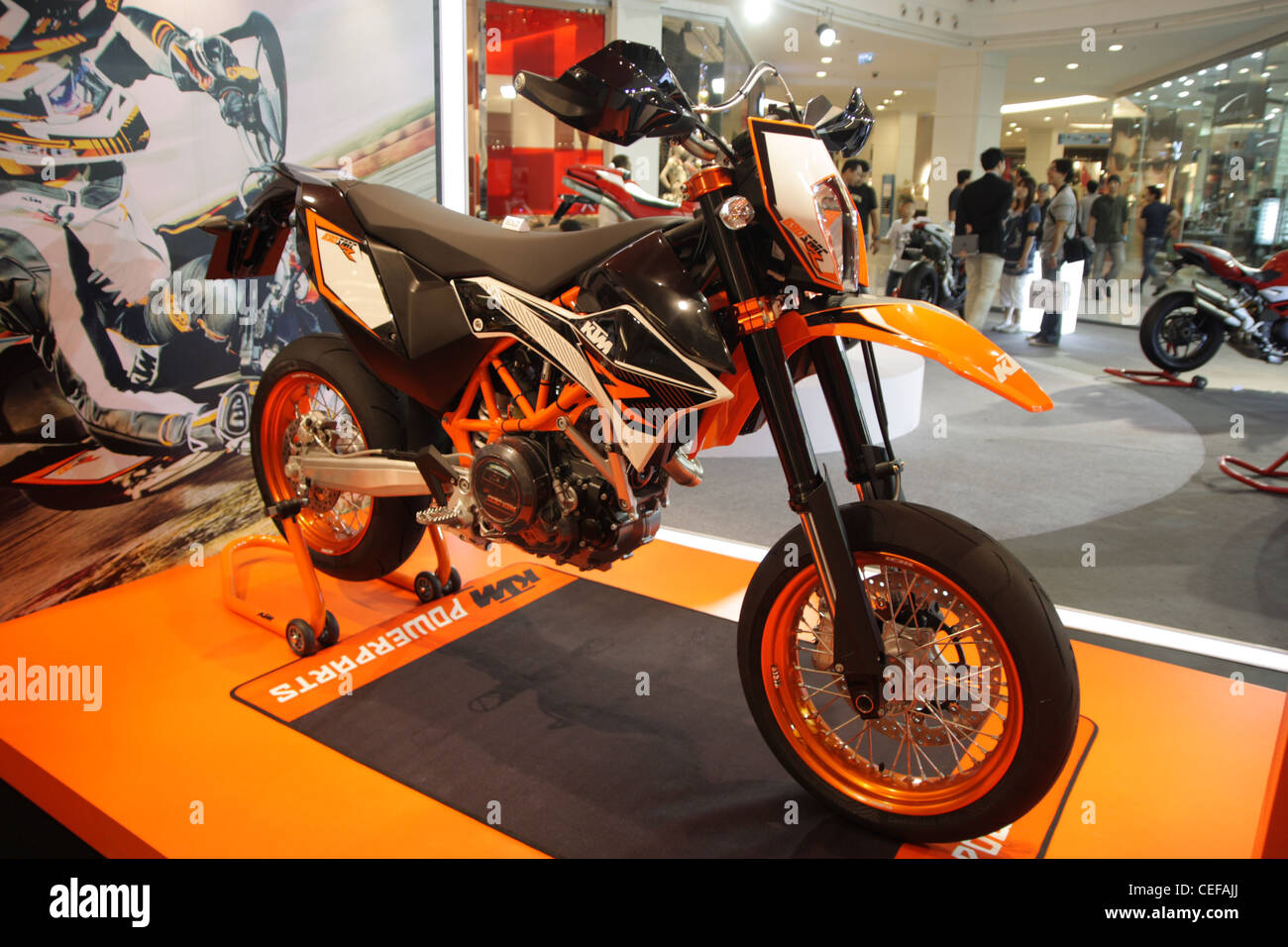 Présentation de la moto KTM 690 SMC