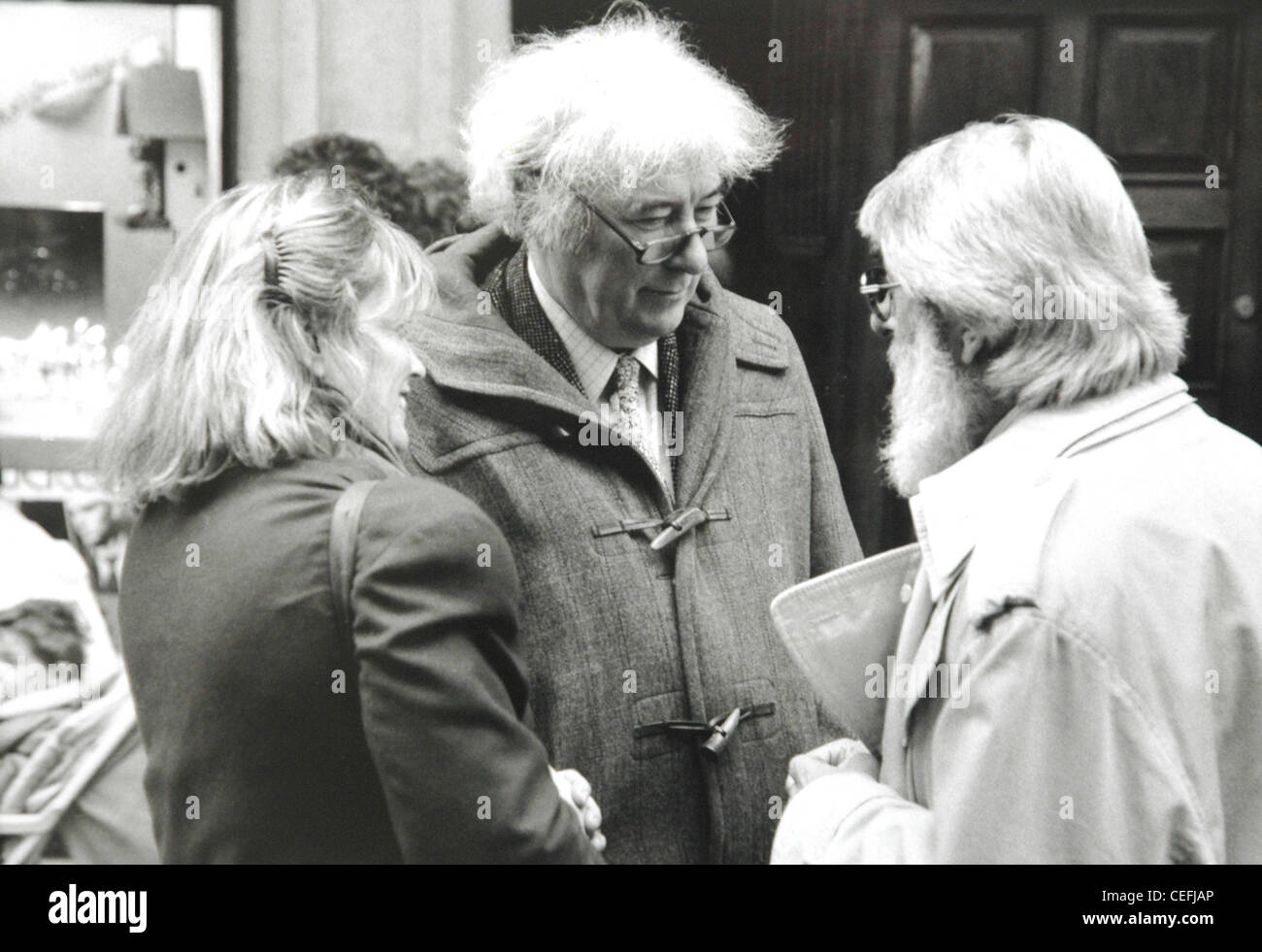 Encounter in Dublin's Grafton Street. Poet Seamus Heany  and folk singer  Ronnie Drew Stock Photo