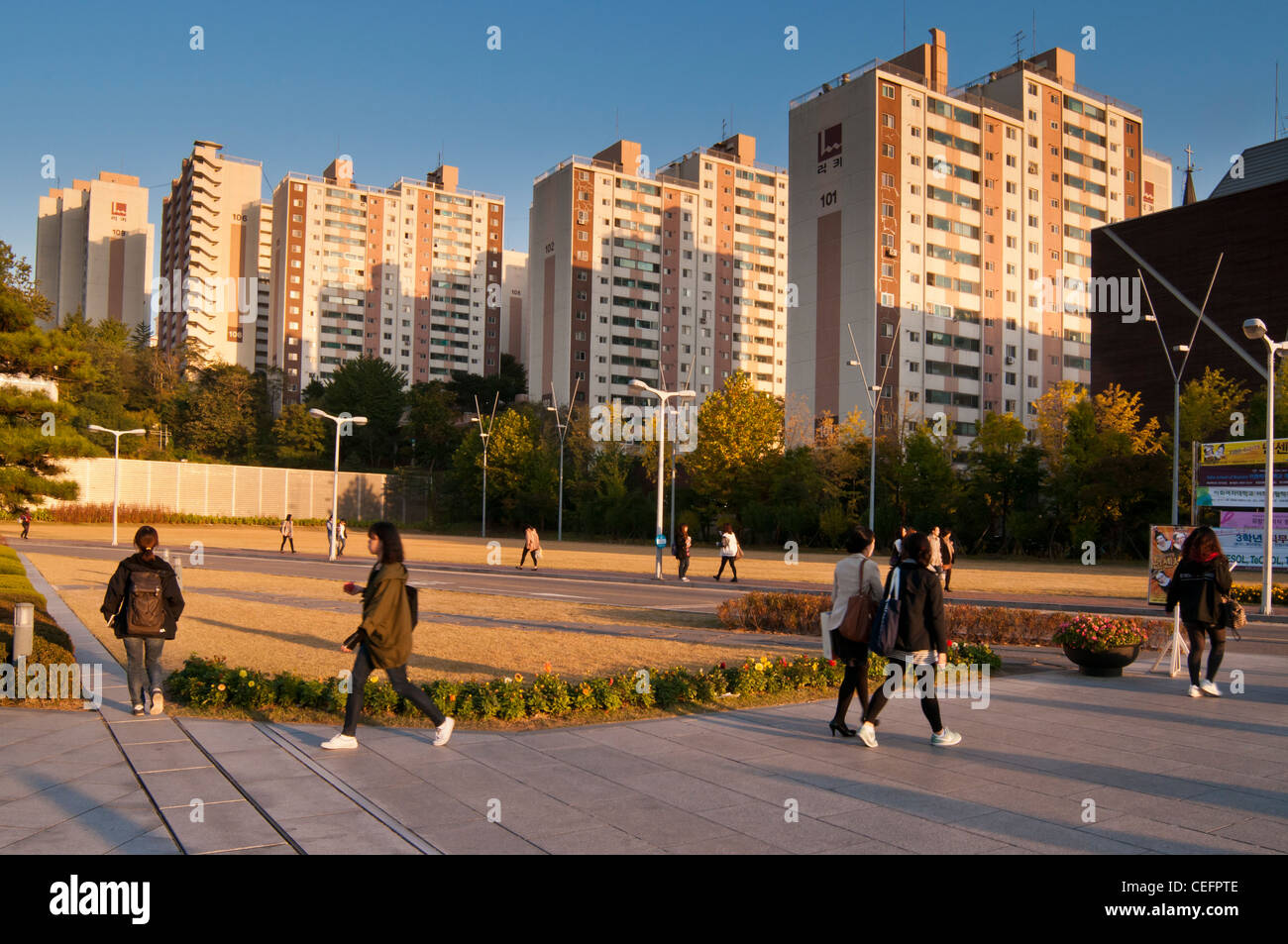 Highrise modern apartment complex in Seoul, Korea Stock Photo Alamy