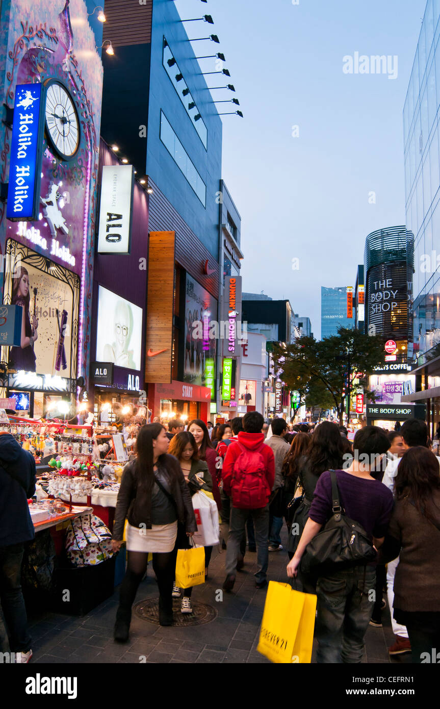 Seoul korea crowded street hi-res stock photography and images - Alamy