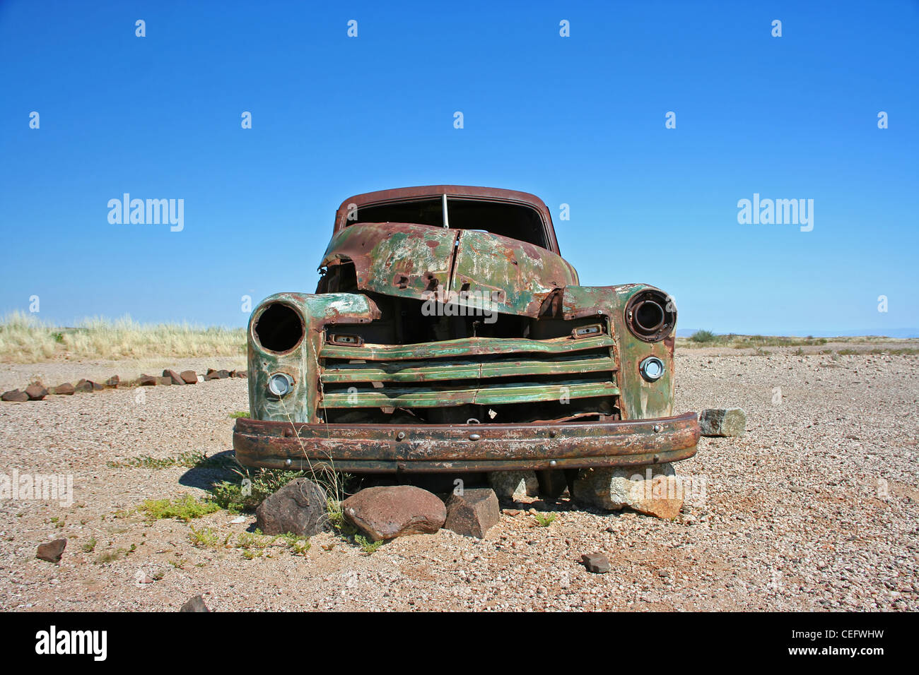 Oldtimer car wreck in the namib desert Stock Photo - Alamy