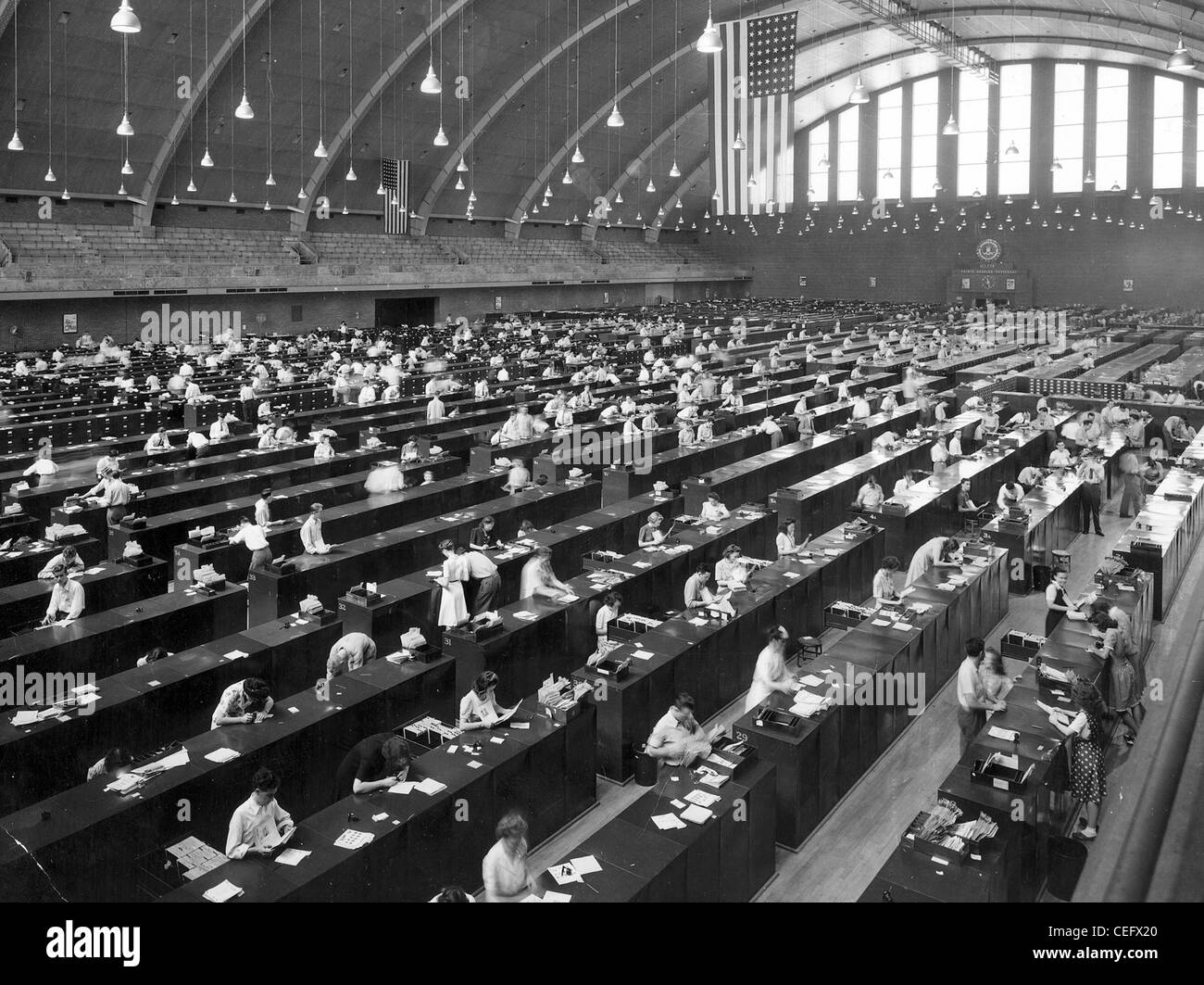 Fingerprinting at the federal armory during WWII Stock Photo Alamy