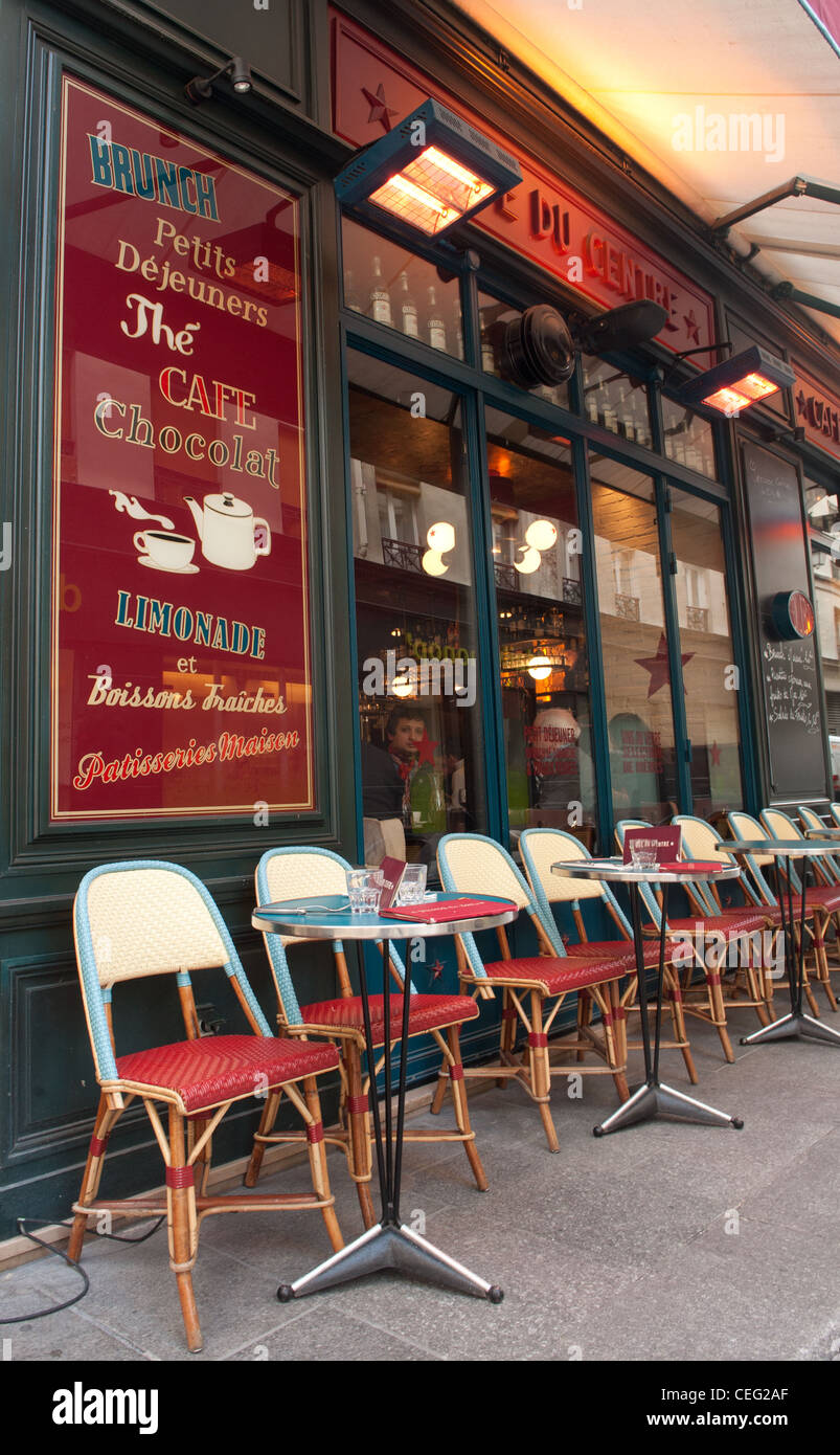 Quintessential Parisian: the quaint 'Café du Centre' in the trendy Rue Montorgueil in the 2e arrondissement of Paris Stock Photo