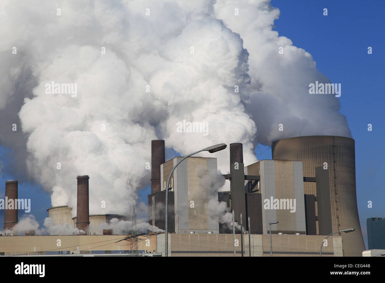 Braunkohle Kraftwerk, Power Station, Power Plant, Elektrizität, Germany, Deutschland, Sonne, blauer Himmel, schönes Wetter Stock Photo