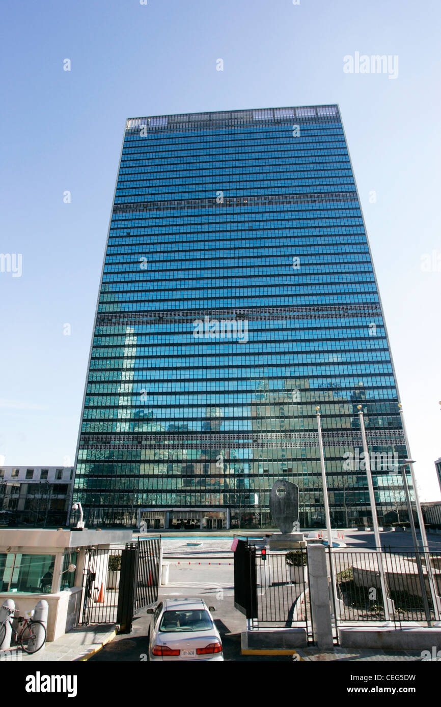 Entrance united nations headquarters building hi-res stock photography ...