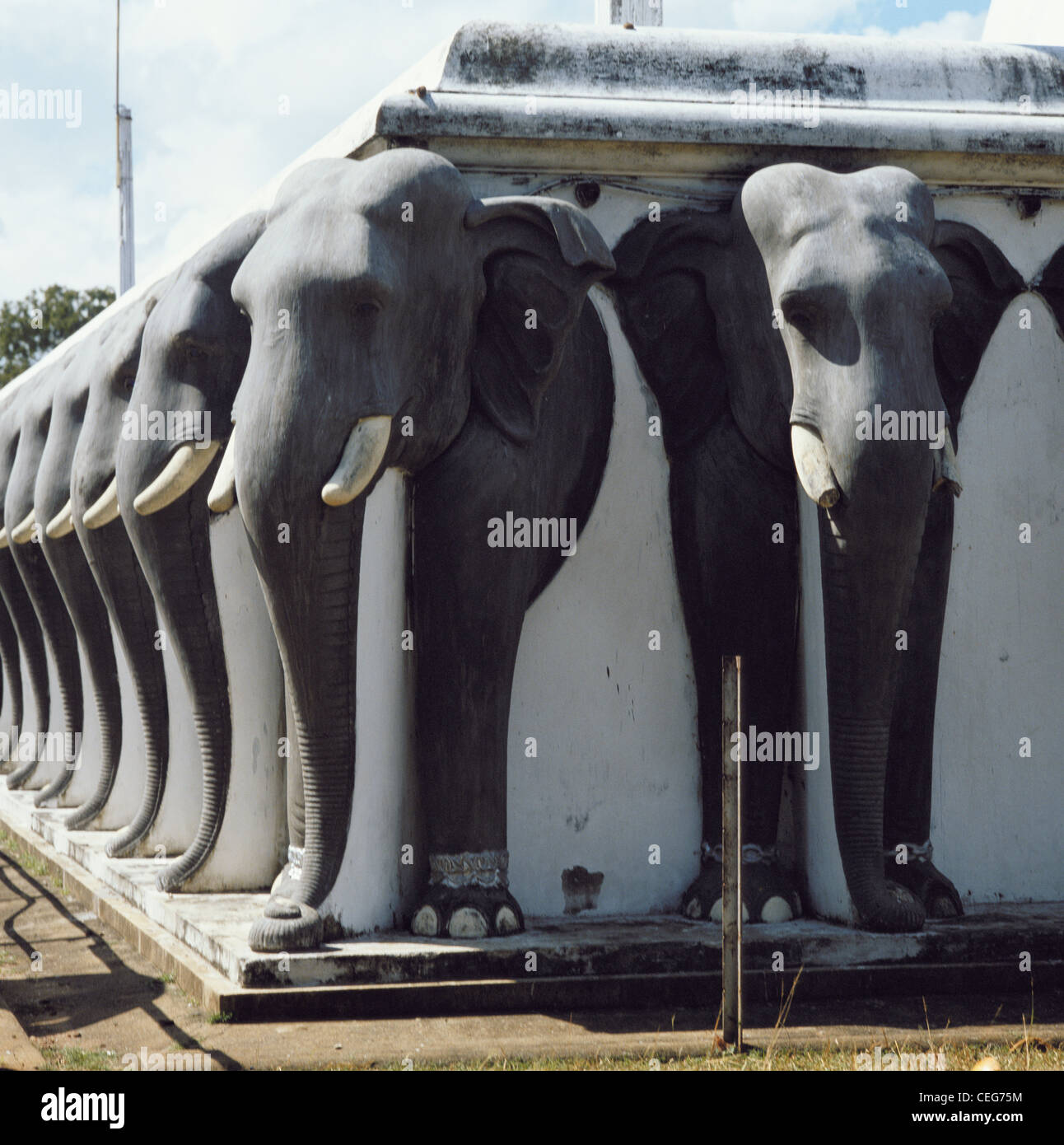 Sri Lanka Elephant Statues Anuradhapura Sri Lanka Stock Photo Alamy