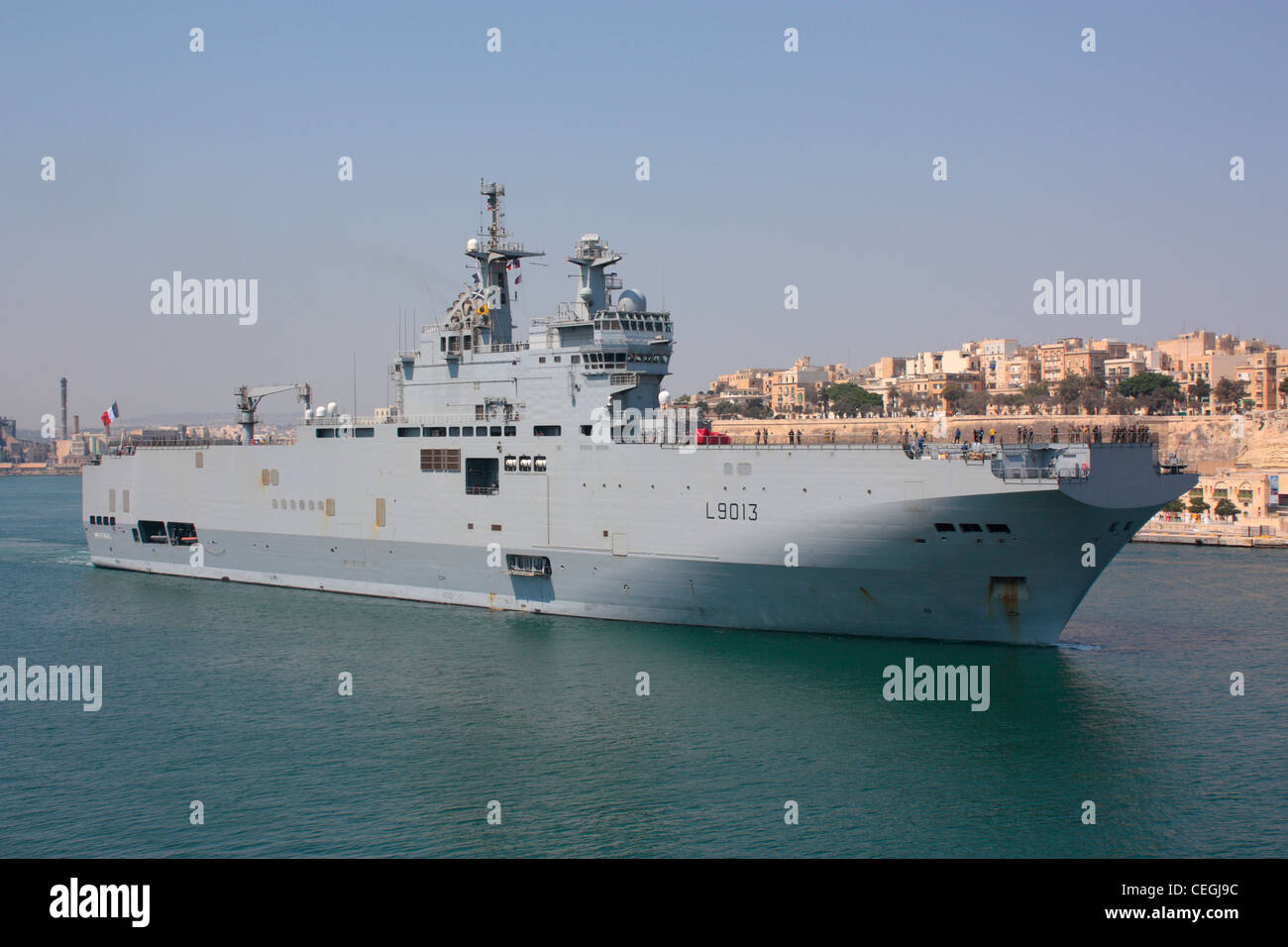 The French Navy assault ship Mistral departing from Malta Stock Photo