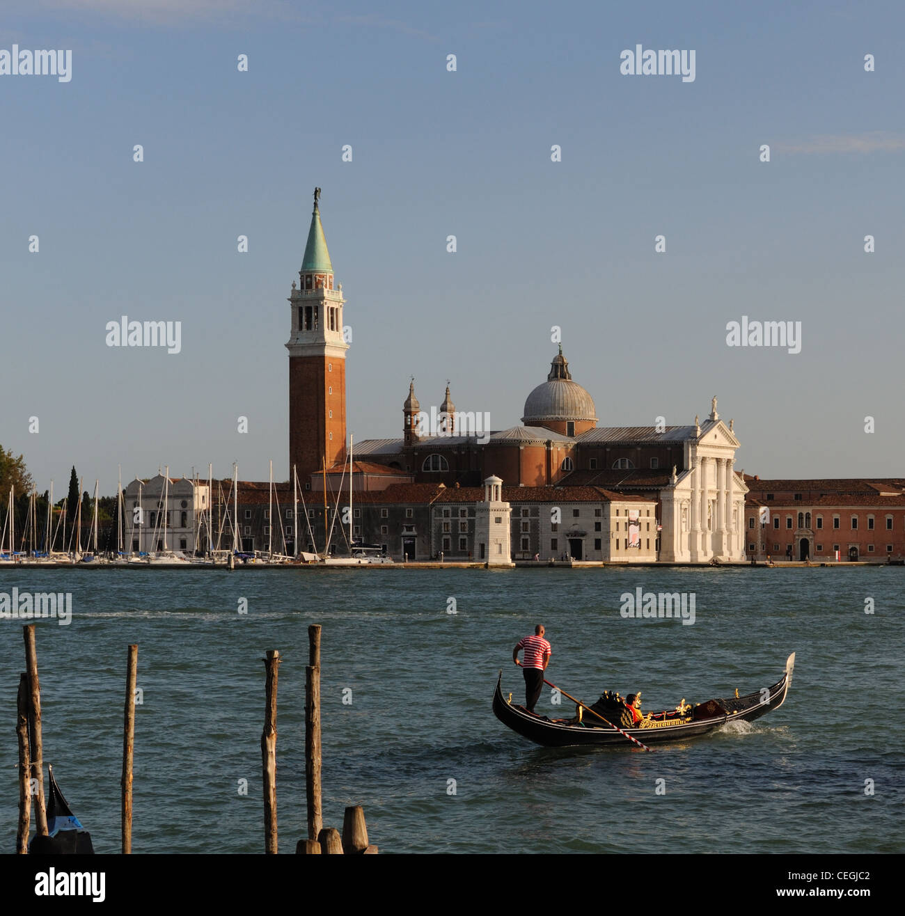 Gondola ride scene hi-res stock photography and images - Alamy