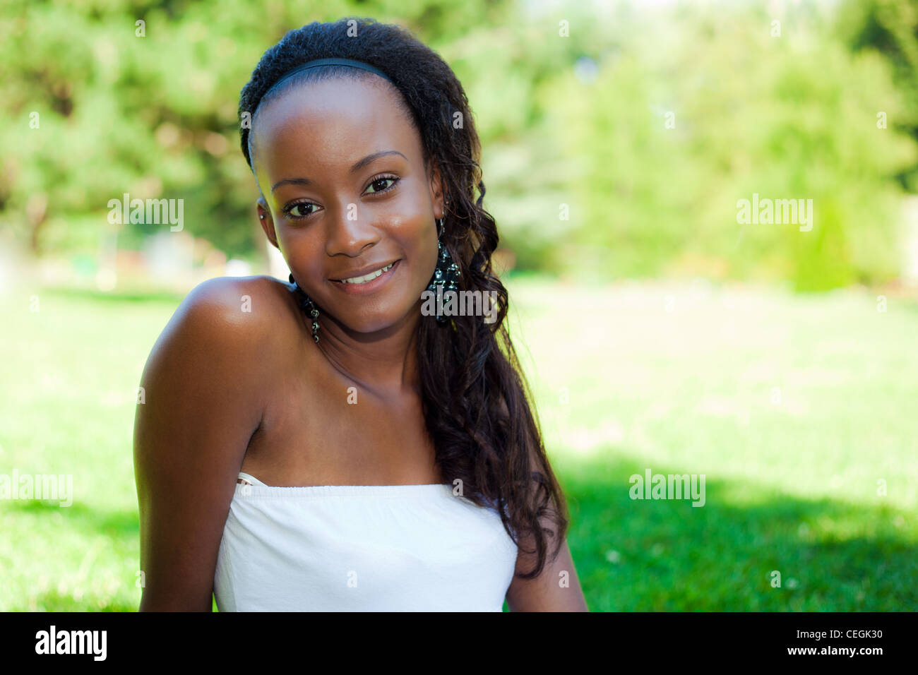 Outdoor portrait of a young beautiful african american girl Stock Photo ...