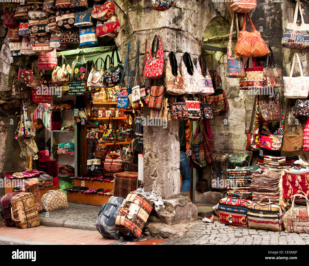 Shop selling bags in Nuru Osmaniye St, Grand Bazaar, Beyazit, Istanbul, Turkey Stock Photo