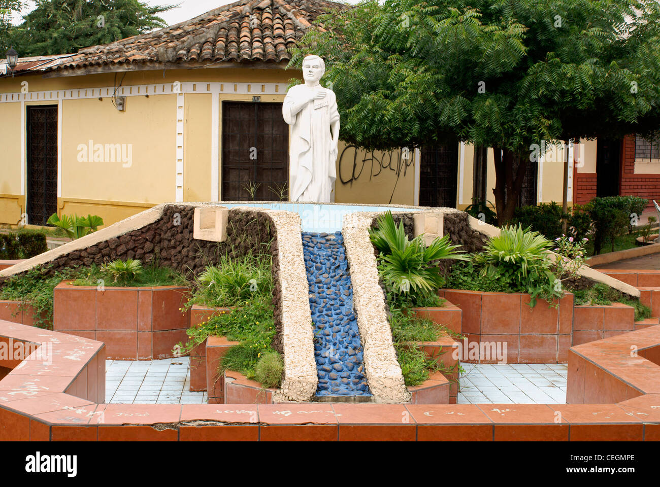 Fountain and statue of Nicaraguan poet Ruben Dario in Ciudad Dario, Nicaragua Stock Photo