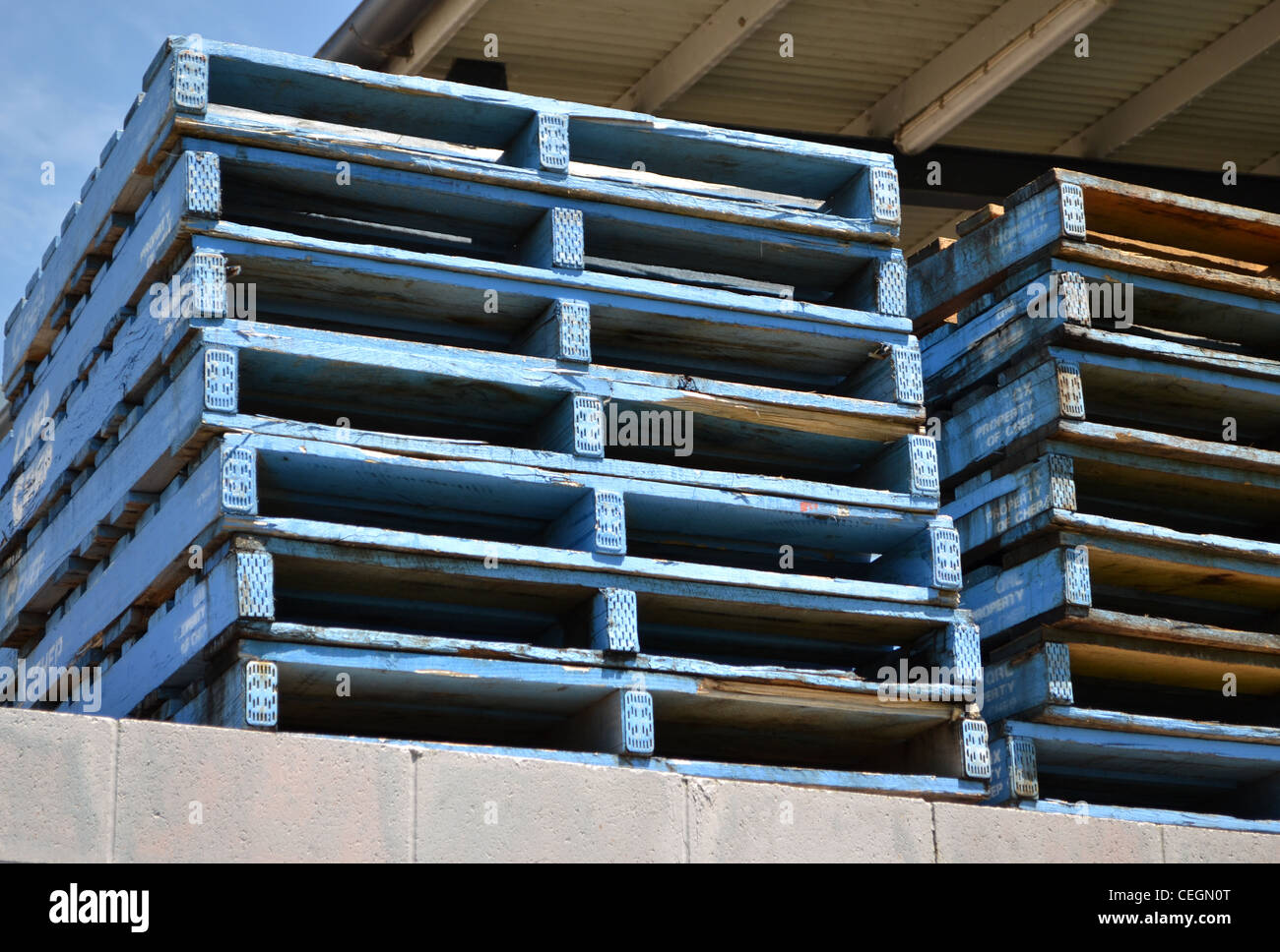 Pallets Crates Boxes Packaging Forklifts Racking Stock Photo Alamy