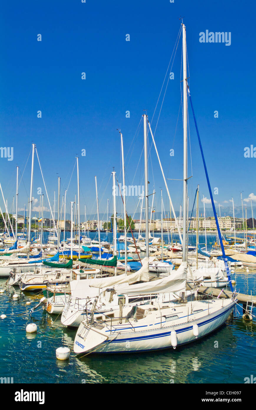 Lac leman lake geneva genfersee boats yacht blue sky hires stock photography and images Alamy