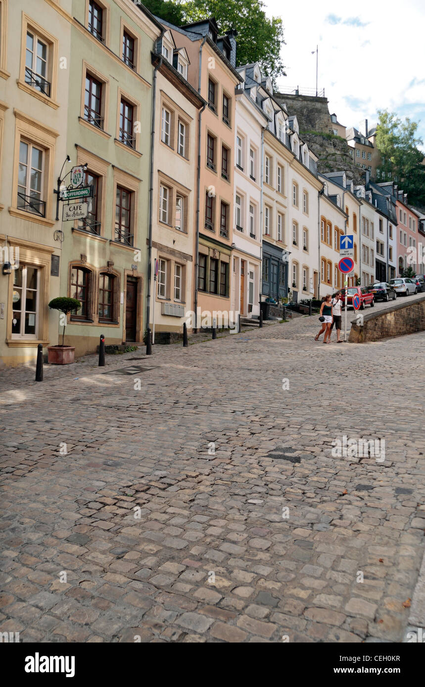 View of the houses leading up the cobbled Rue Sosthene Weis in the Grund, Luxembourg city, the Grand Duchy Luxembourg. Stock Photo