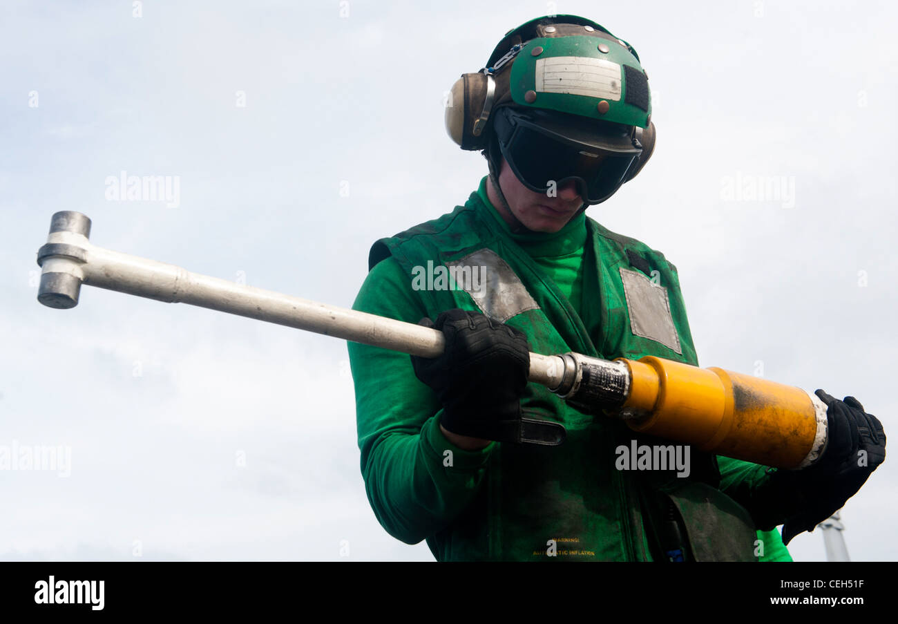 Aviation boatswains mate equipment hires stock photography and images