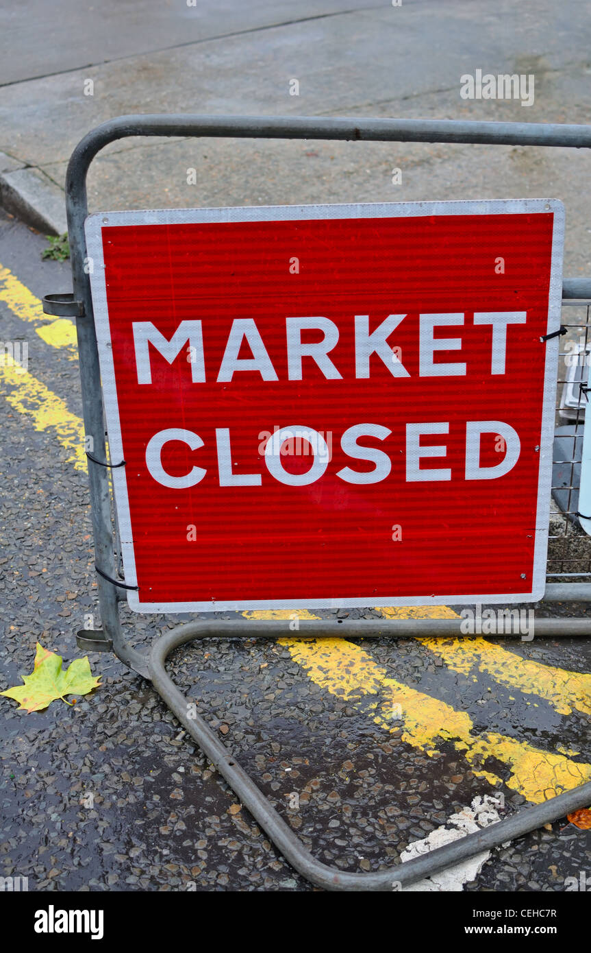 London Market closed sign Stock Photo Alamy