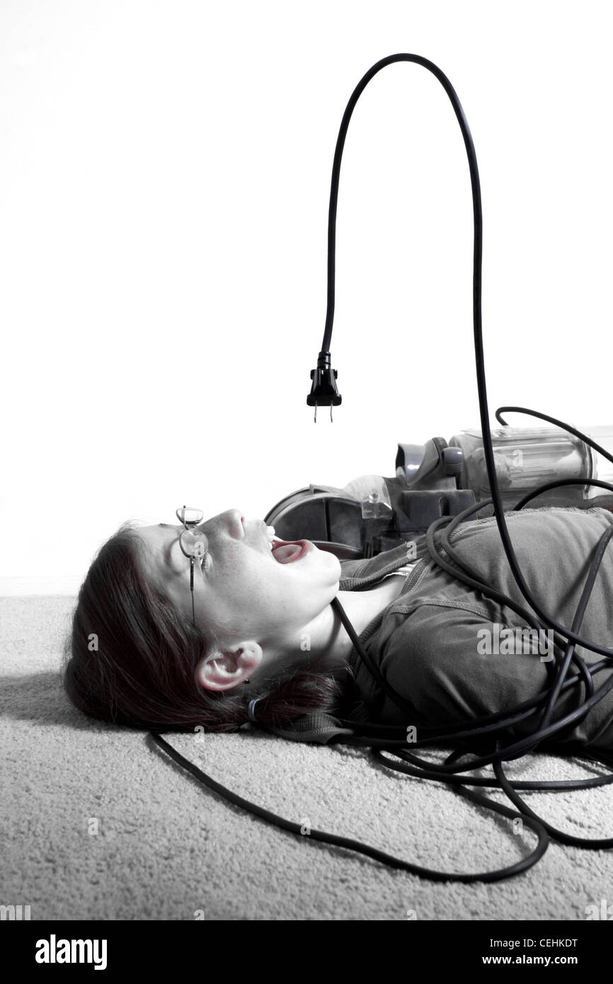 vacuum cleaner attacking girl and intending to bite her (No vacuum